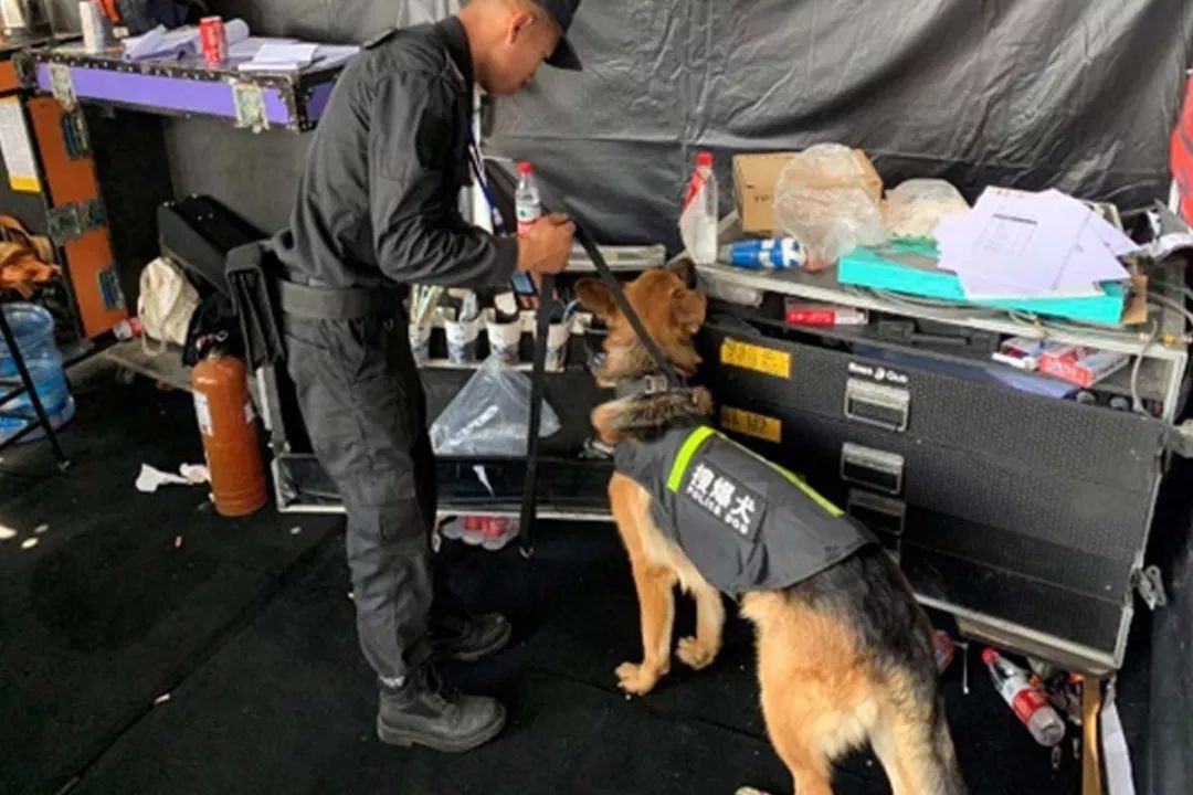 undefined 服务涵盖昆明无人机培训、昆明保安服务、昆明物业服务、昆明宠物医疗美容、昆明职业技能培训服务、昆明广告策划、昆明安防监控。