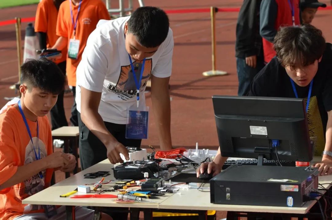 服务涵盖昆明无人机培训、昆明保安服务、昆明物业服务、昆明宠物医疗美容、昆明职业技能培训服务、昆明广告策划、昆明安防监控。