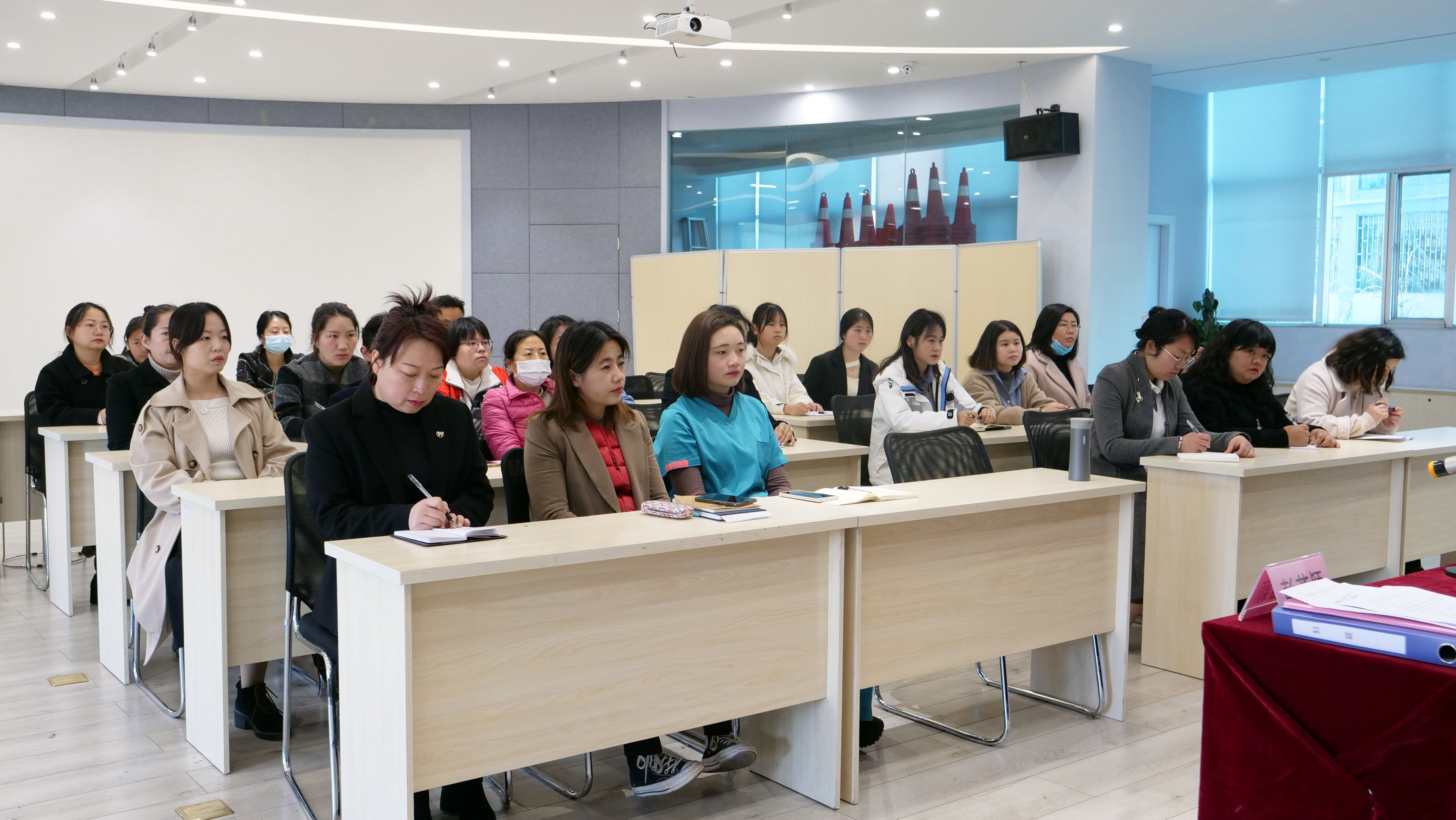 服务涵盖昆明无人机培训、昆明保安服务、昆明物业服务、昆明宠物医疗美容、昆明职业技能培训服务、昆明广告策划、昆明安防监控。