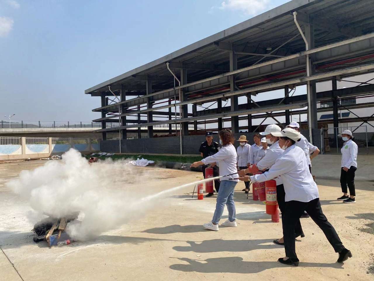 服务涵盖昆明无人机培训、昆明保安服务、昆明物业服务、昆明宠物医疗美容、昆明职业技能培训服务、昆明广告策划、昆明安防监控。