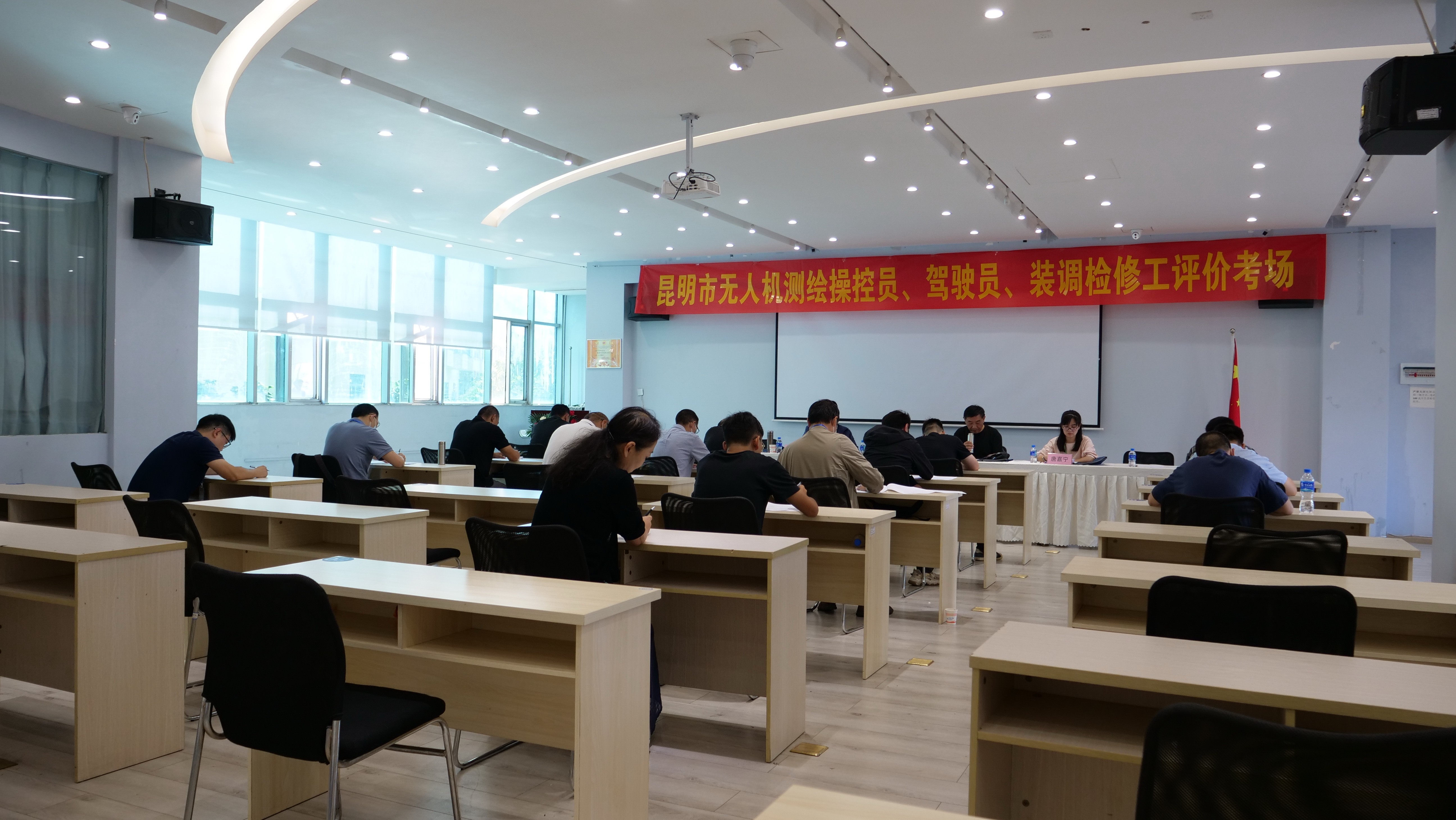 服务涵盖昆明无人机培训、昆明保安服务、昆明物业服务、昆明宠物医疗美容、昆明职业技能培训服务、昆明广告策划、昆明安防监控。