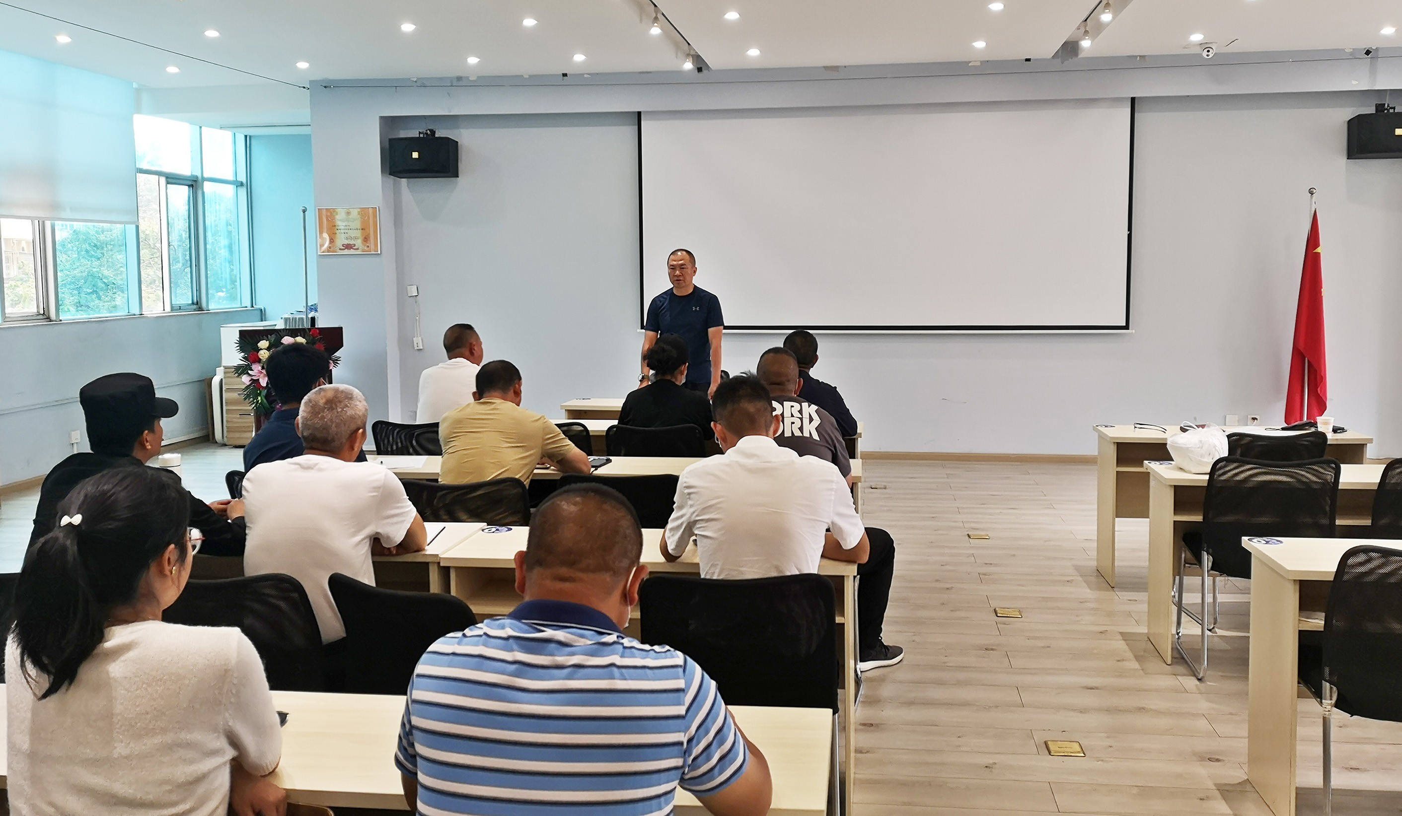 服务涵盖昆明无人机培训、昆明保安服务、昆明物业服务、昆明宠物医疗美容、昆明职业技能培训服务、昆明广告策划、昆明安防监控。