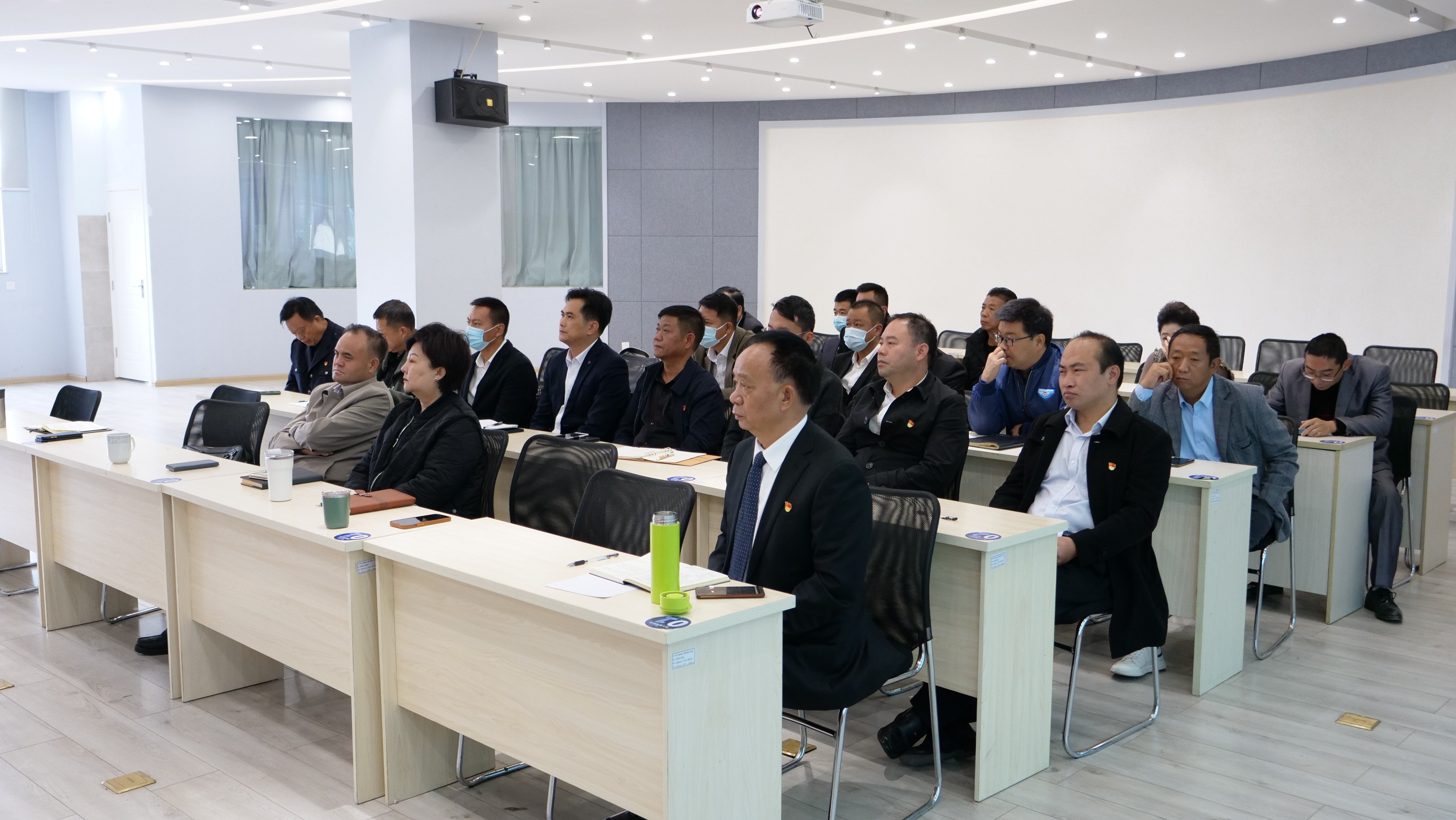 服务涵盖昆明无人机培训、昆明保安服务、昆明物业服务、昆明宠物医疗美容、昆明职业技能培训服务、昆明广告策划、昆明安防监控。