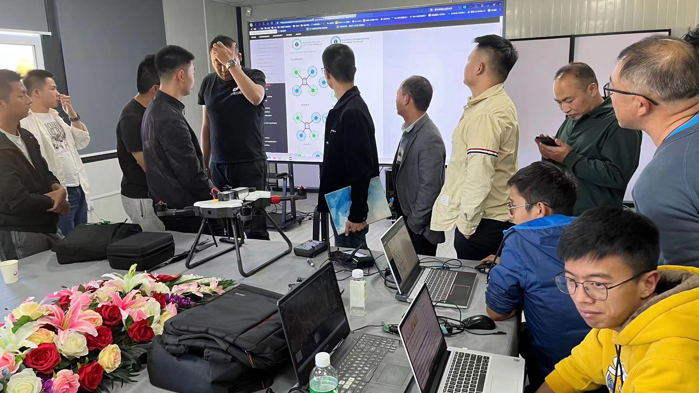 服务涵盖昆明无人机培训、昆明保安服务、昆明物业服务、昆明宠物医疗美容、昆明职业技能培训服务、昆明广告策划、昆明安防监控。