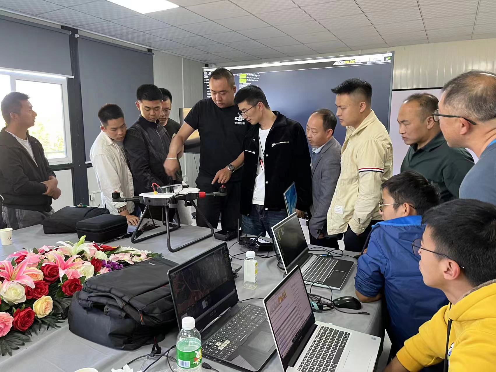 服务涵盖昆明无人机培训、昆明保安服务、昆明物业服务、昆明宠物医疗美容、昆明职业技能培训服务、昆明广告策划、昆明安防监控。