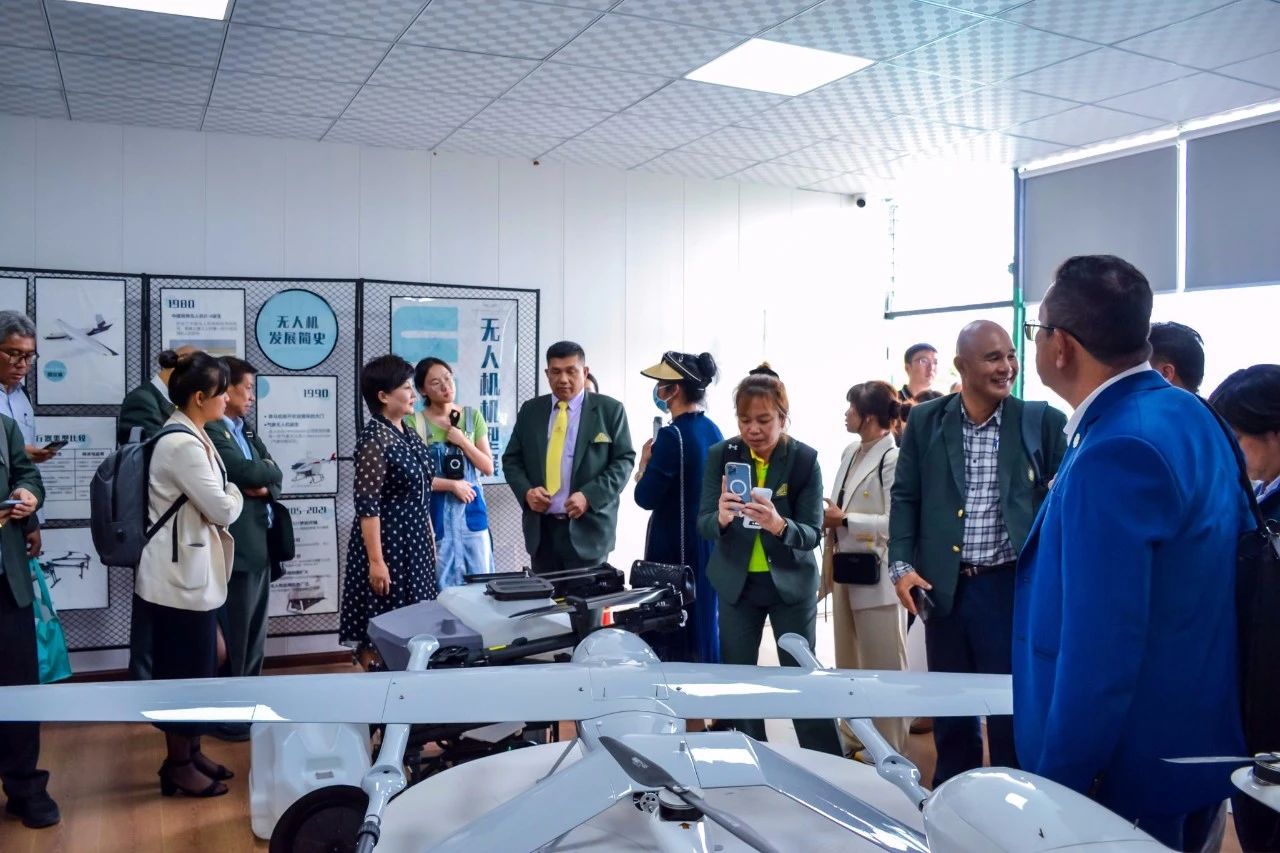 服务涵盖昆明无人机培训、昆明保安服务、昆明物业服务、昆明宠物医疗美容、昆明职业技能培训服务、昆明广告策划、昆明安防监控。