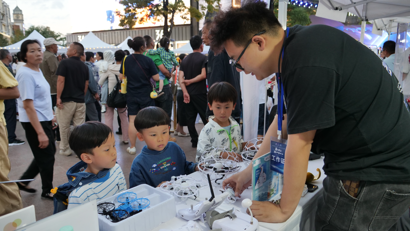 服务涵盖昆明无人机培训、昆明保安服务、昆明物业服务、昆明宠物医疗美容、昆明职业技能培训服务、昆明广告策划、昆明安防监控。