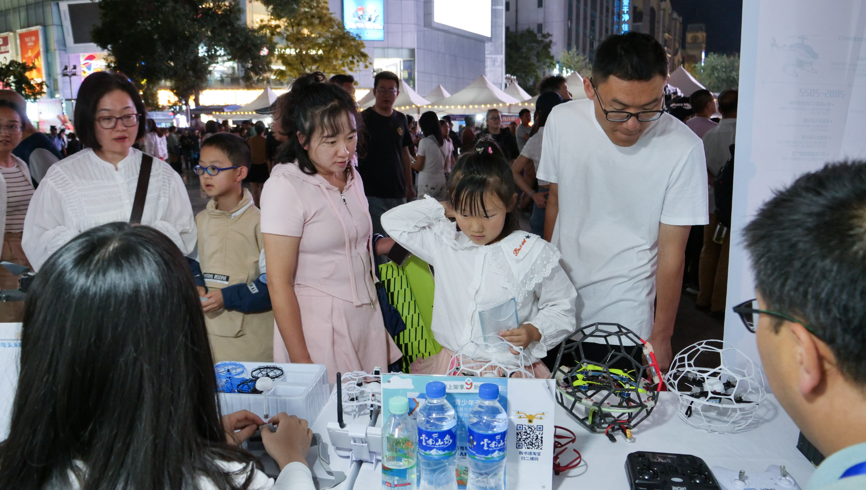 服务涵盖昆明无人机培训、昆明保安服务、昆明物业服务、昆明宠物医疗美容、昆明职业技能培训服务、昆明广告策划、昆明安防监控。