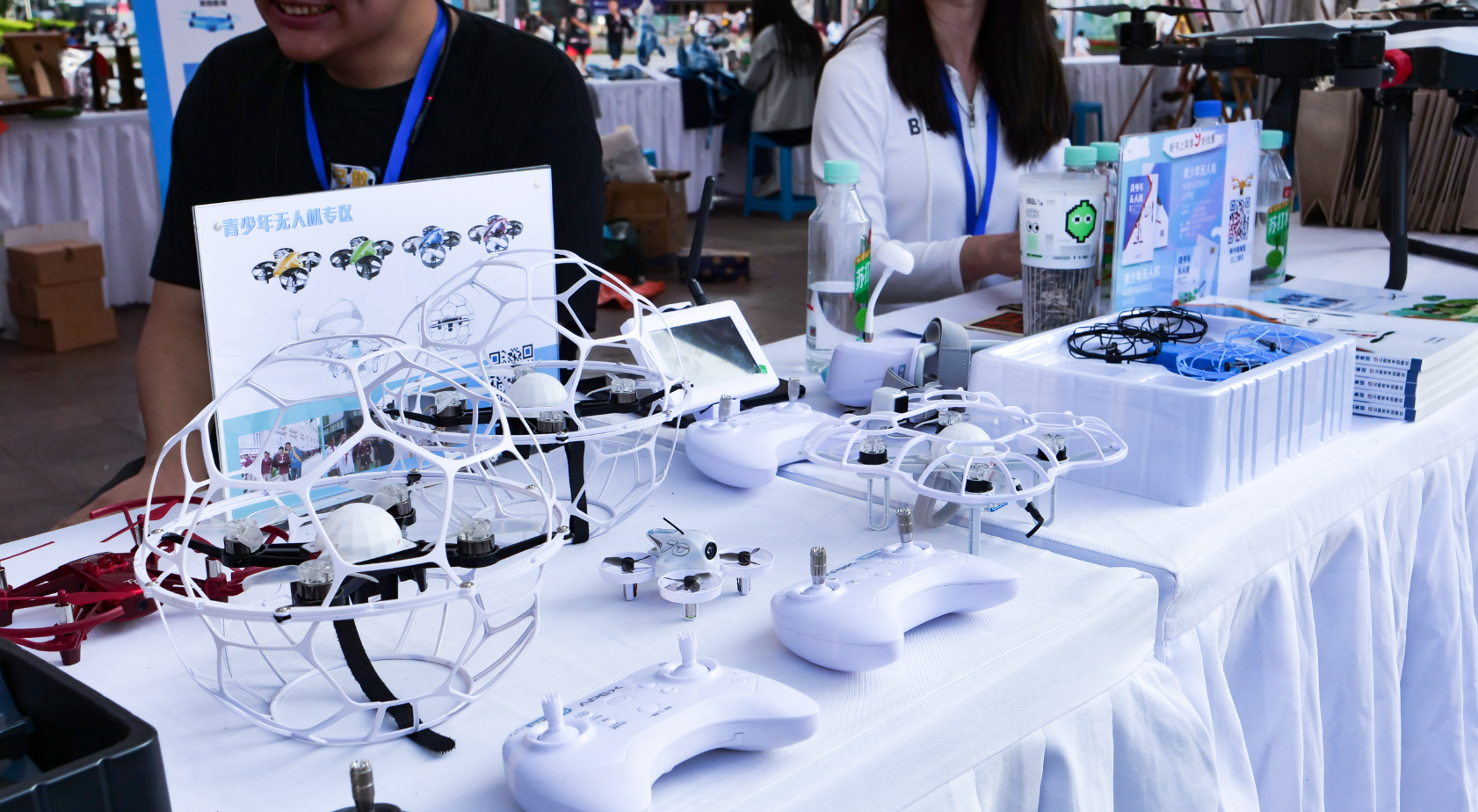 服务涵盖昆明无人机培训、昆明保安服务、昆明物业服务、昆明宠物医疗美容、昆明职业技能培训服务、昆明广告策划、昆明安防监控。