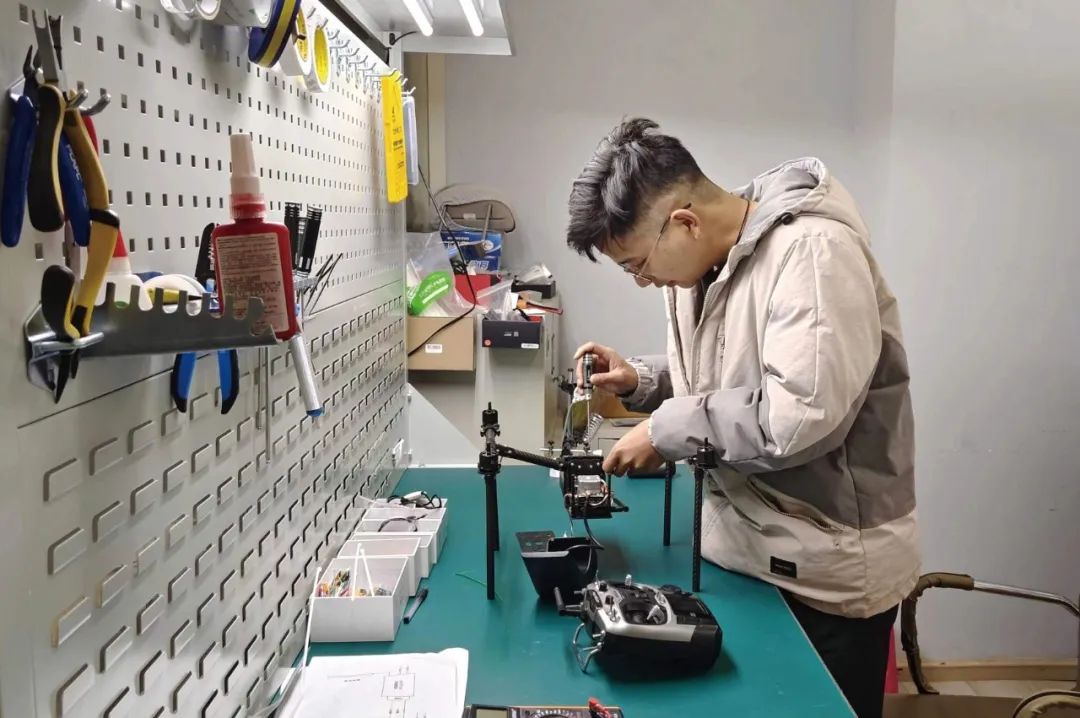 服务涵盖昆明无人机培训、昆明保安服务、昆明物业服务、昆明宠物医疗美容、昆明职业技能培训服务、昆明广告策划、昆明安防监控。