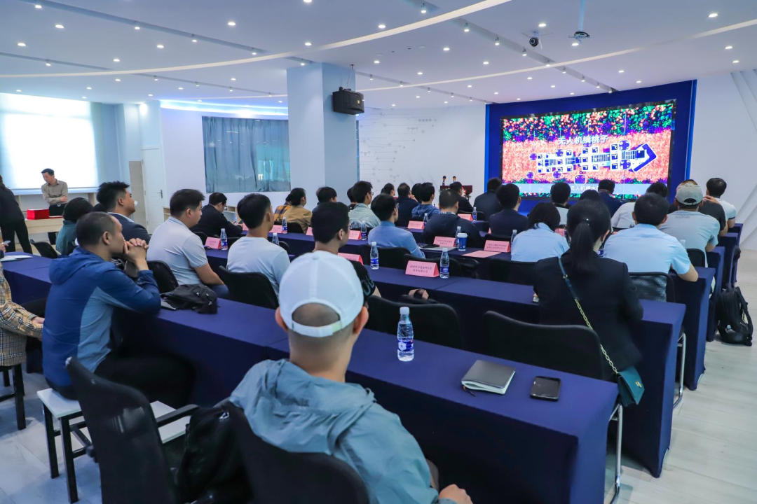 服务涵盖昆明无人机培训、昆明保安服务、昆明物业服务、昆明宠物医疗美容、昆明职业技能培训服务、昆明广告策划、昆明安防监控。