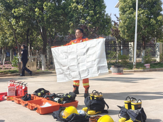 服务涵盖昆明无人机培训、昆明保安服务、昆明物业服务、昆明宠物医疗美容、昆明职业技能培训服务、昆明广告策划、昆明安防监控。