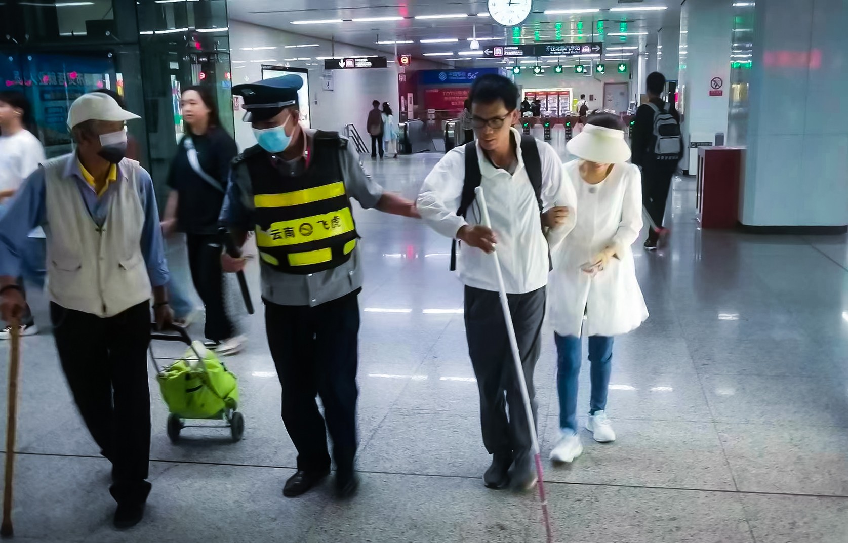 服务涵盖昆明无人机培训、昆明保安服务、昆明物业服务、昆明宠物医疗美容、昆明职业技能培训服务、昆明广告策划、昆明安防监控。