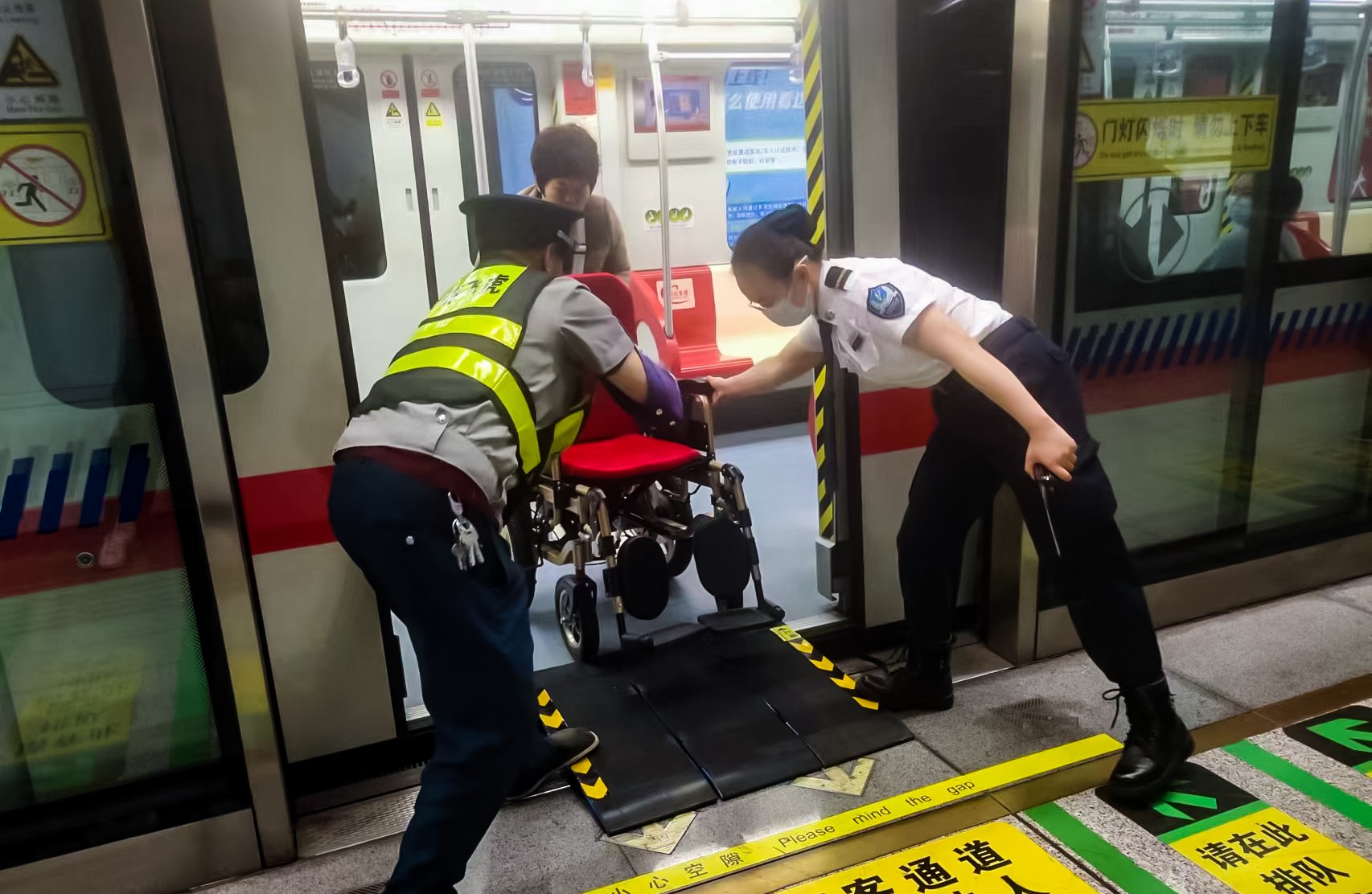 服务涵盖昆明无人机培训、昆明保安服务、昆明物业服务、昆明宠物医疗美容、昆明职业技能培训服务、昆明广告策划、昆明安防监控。