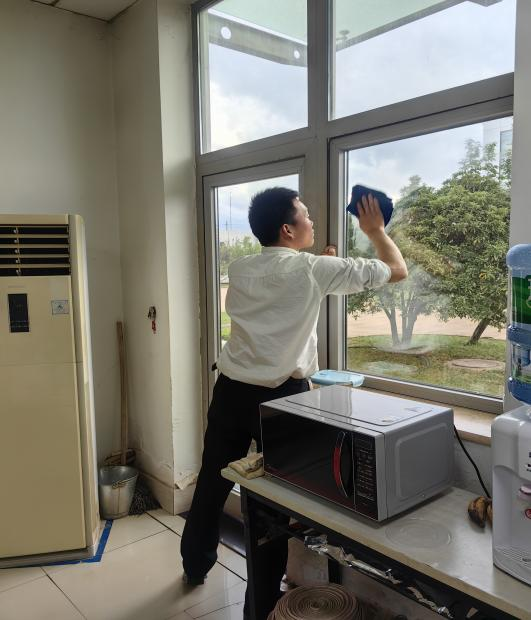 服务涵盖昆明无人机培训、昆明保安服务、昆明物业服务、昆明宠物医疗美容、昆明职业技能培训服务、昆明广告策划、昆明安防监控。