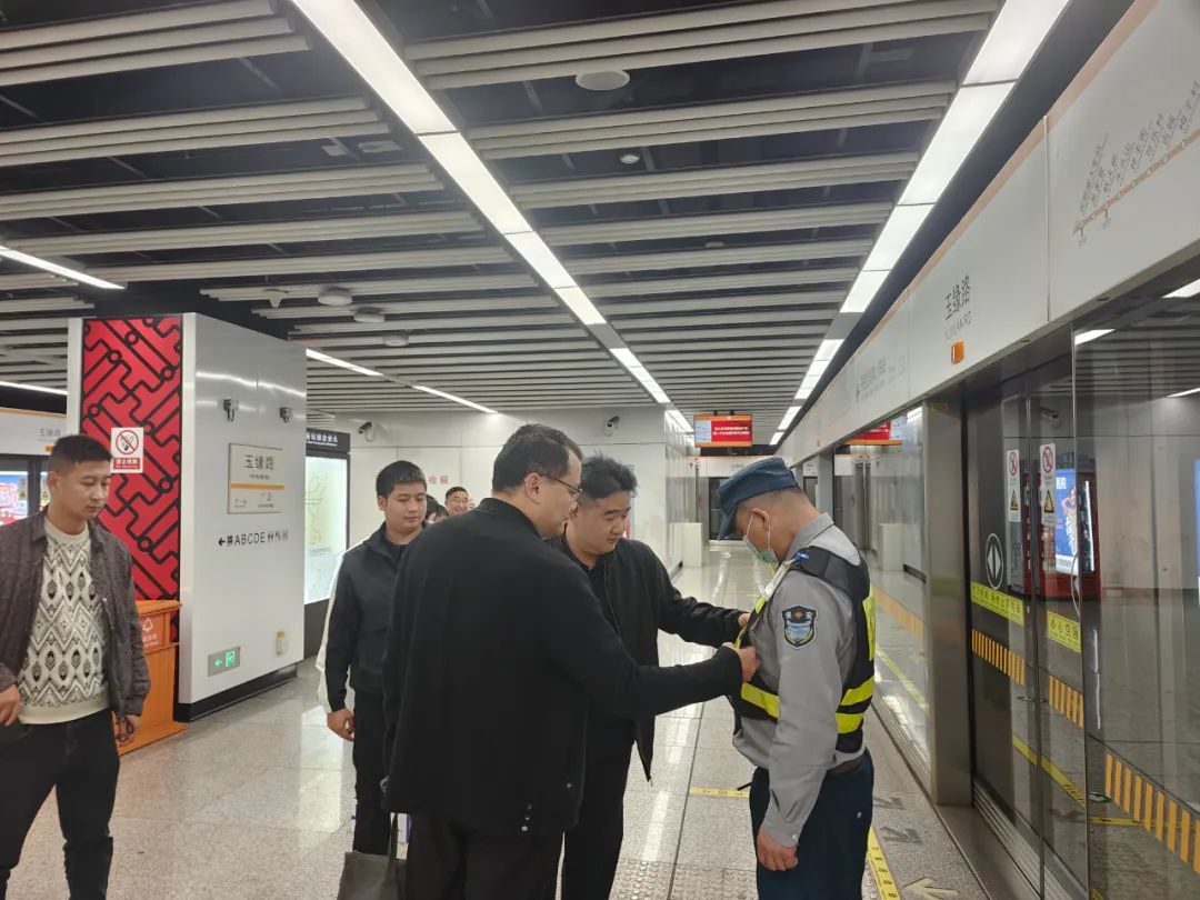 服务涵盖昆明无人机培训、昆明保安服务、昆明物业服务、昆明宠物医疗美容、昆明职业技能培训服务、昆明广告策划、昆明安防监控。