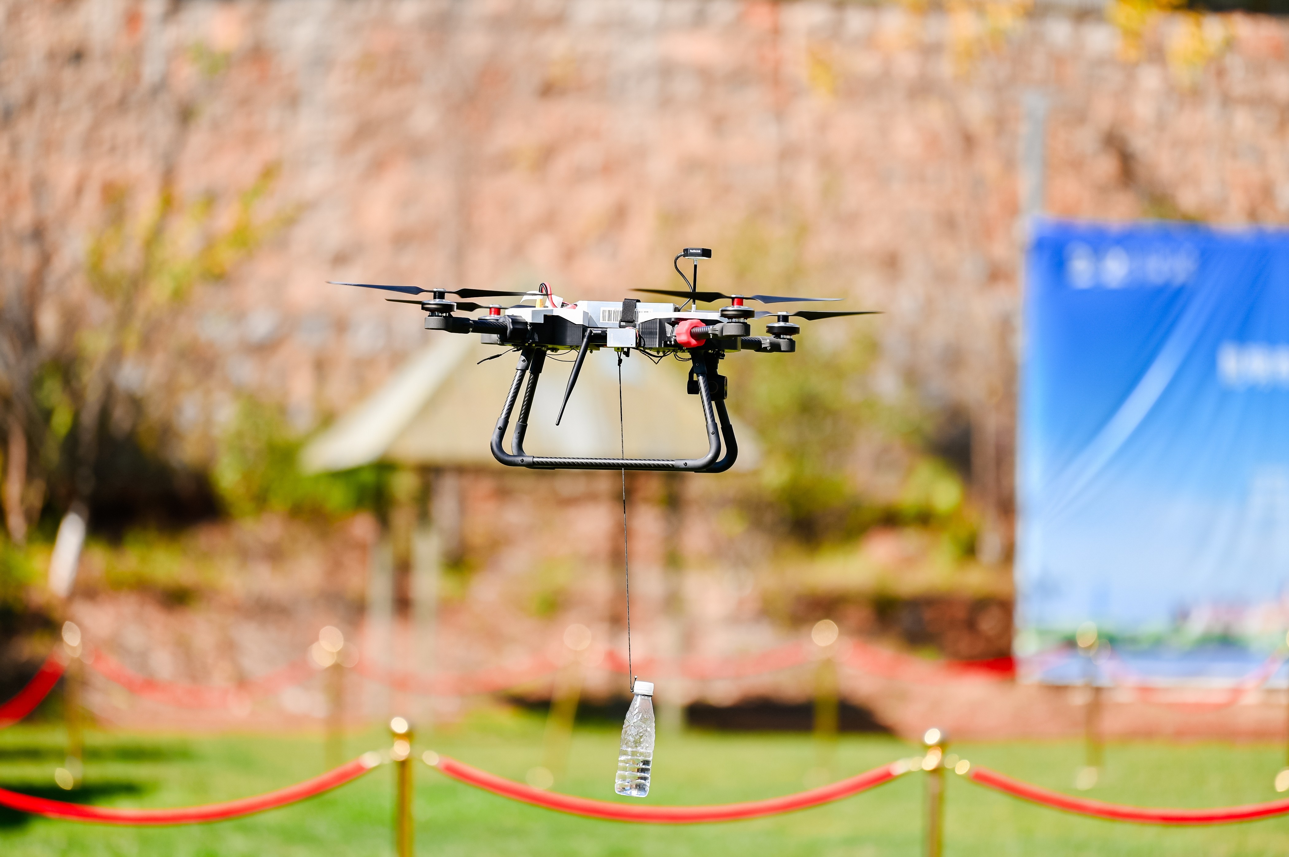 服务涵盖昆明无人机培训、昆明保安服务、昆明物业服务、昆明宠物医疗美容、昆明职业技能培训服务、昆明广告策划、昆明安防监控。