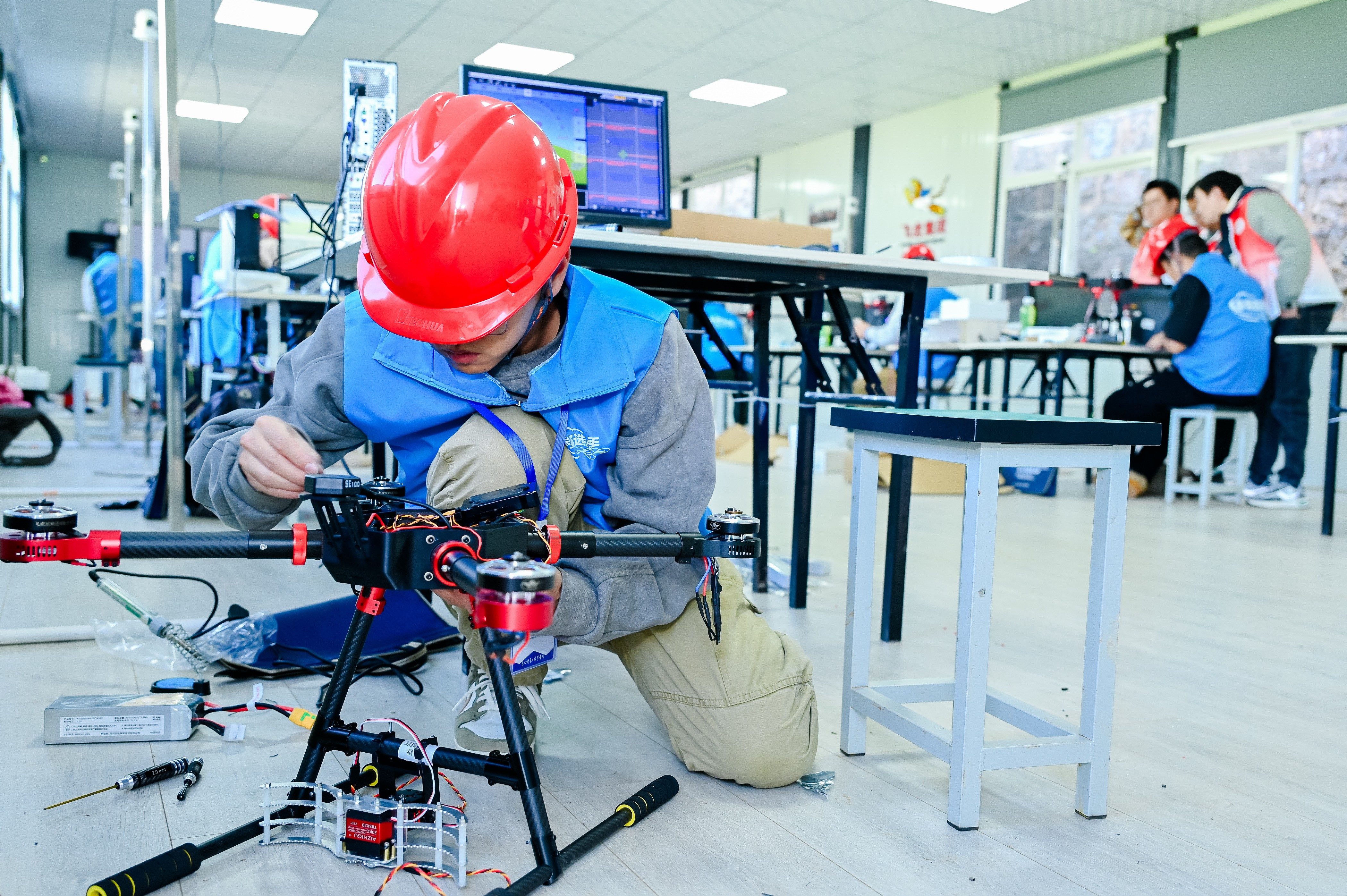 服务涵盖昆明无人机培训、昆明保安服务、昆明物业服务、昆明宠物医疗美容、昆明职业技能培训服务、昆明广告策划、昆明安防监控。