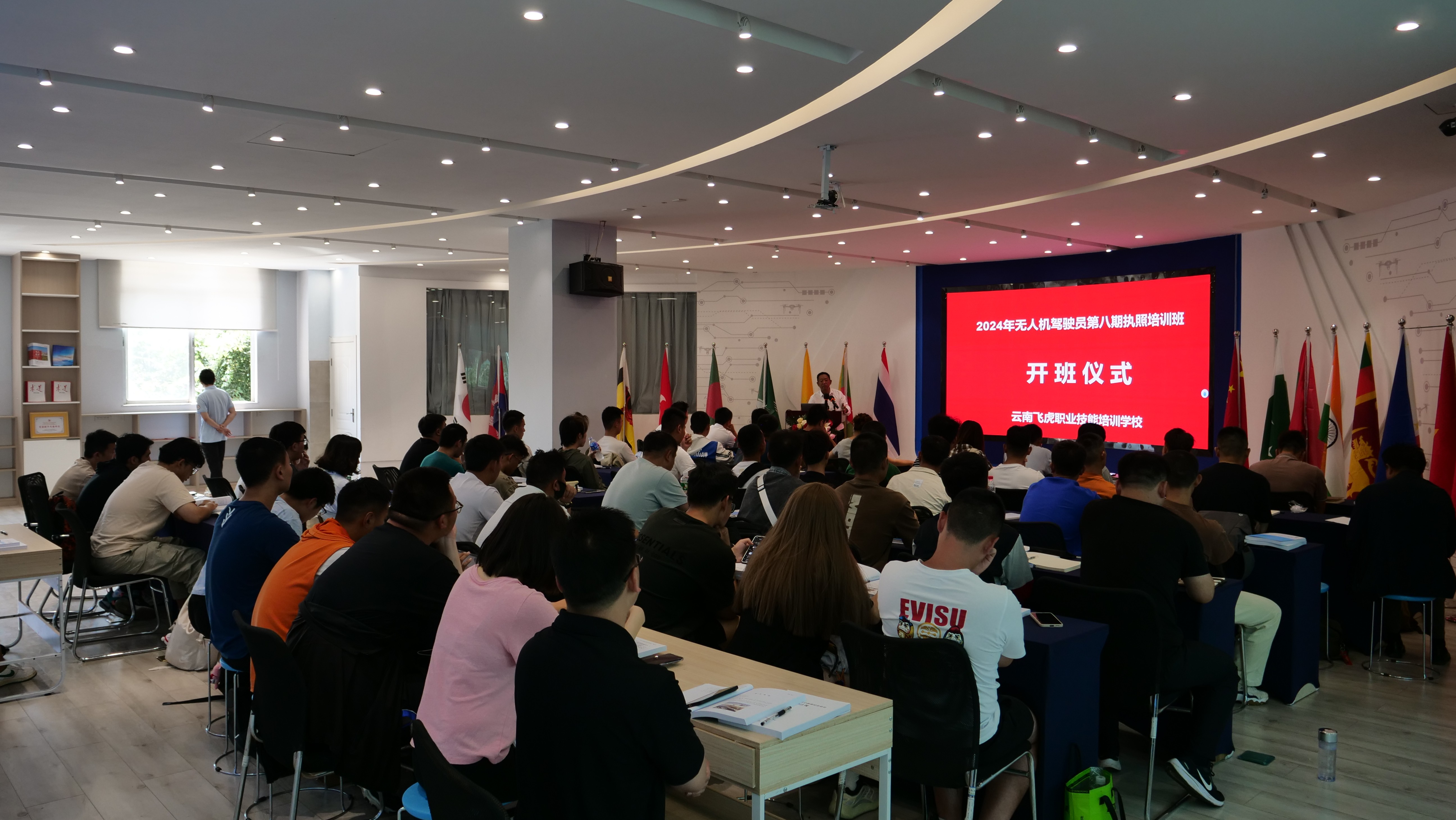 服务涵盖昆明无人机培训、昆明保安服务、昆明物业服务、昆明宠物医疗美容、昆明职业技能培训服务、昆明广告策划、昆明安防监控。