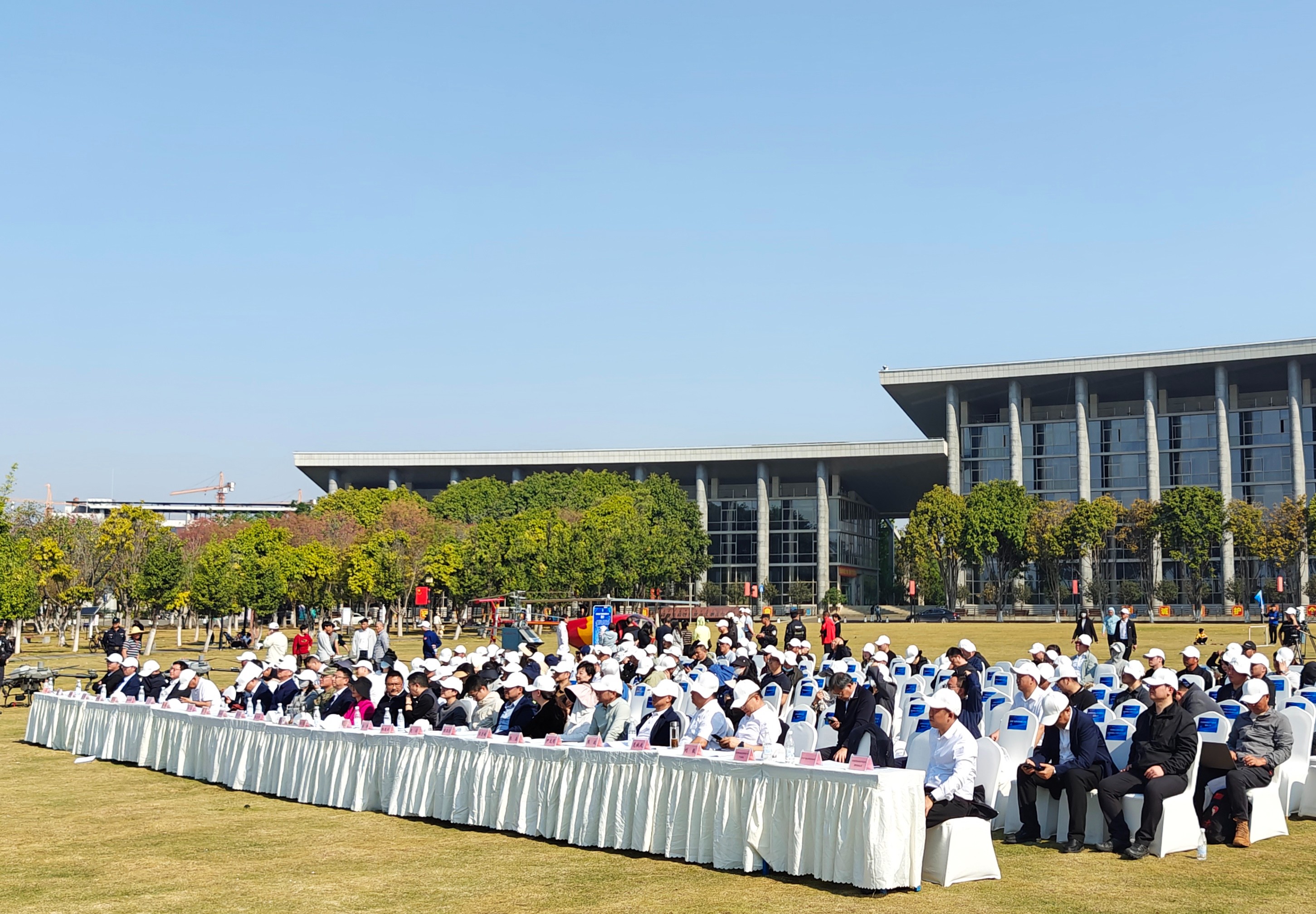 服务涵盖昆明无人机培训、昆明保安服务、昆明物业服务、昆明宠物医疗美容、昆明职业技能培训服务、昆明广告策划、昆明安防监控。