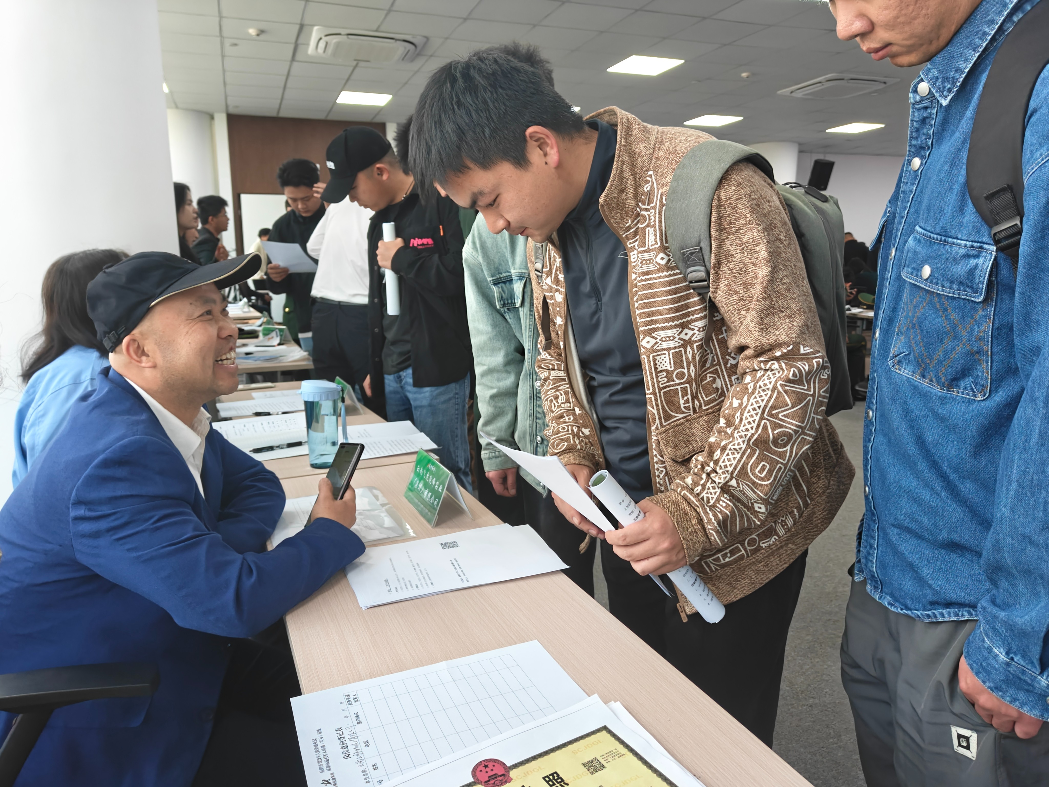 服务涵盖昆明无人机培训、昆明保安服务、昆明物业服务、昆明宠物医疗美容、昆明职业技能培训服务、昆明广告策划、昆明安防监控。