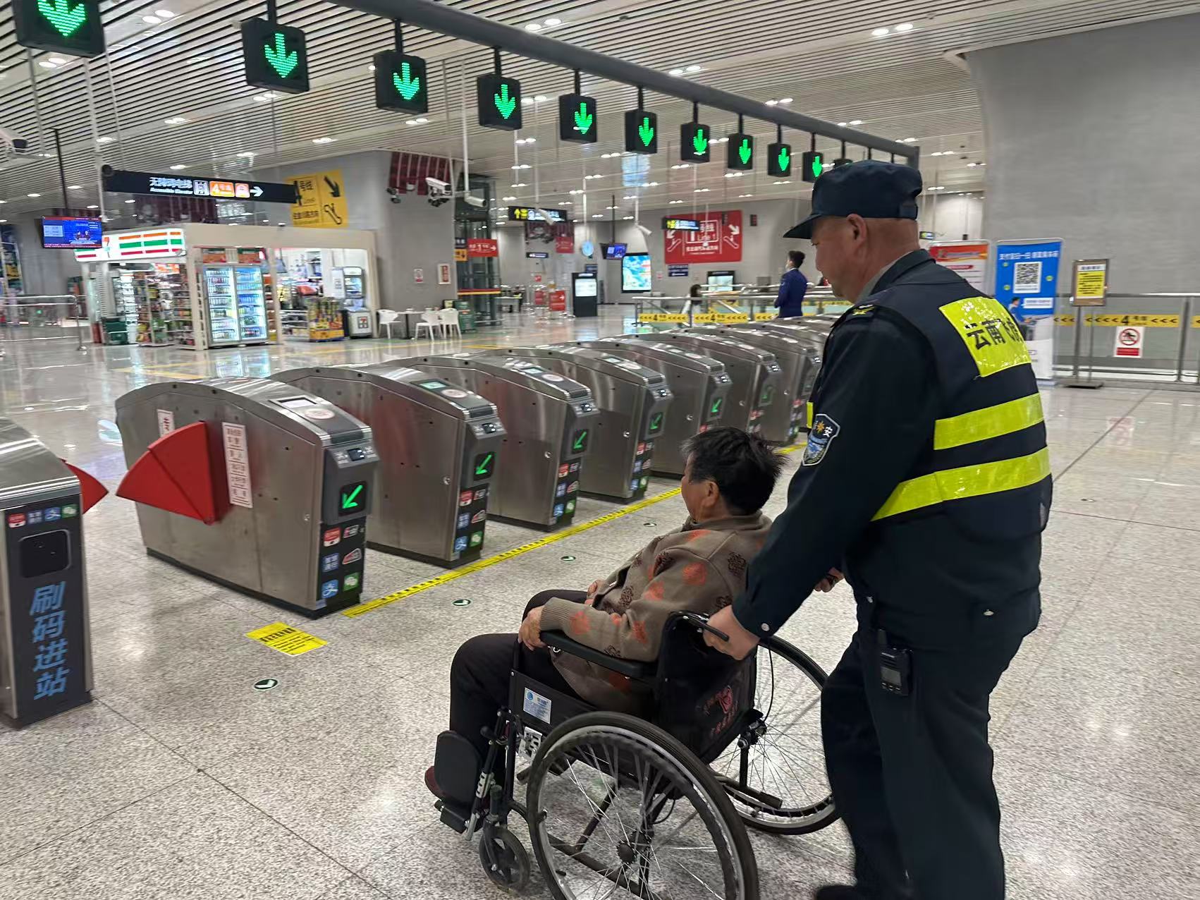 服务涵盖昆明无人机培训、昆明保安服务、昆明物业服务、昆明宠物医疗美容、昆明职业技能培训服务、昆明广告策划、昆明安防监控。