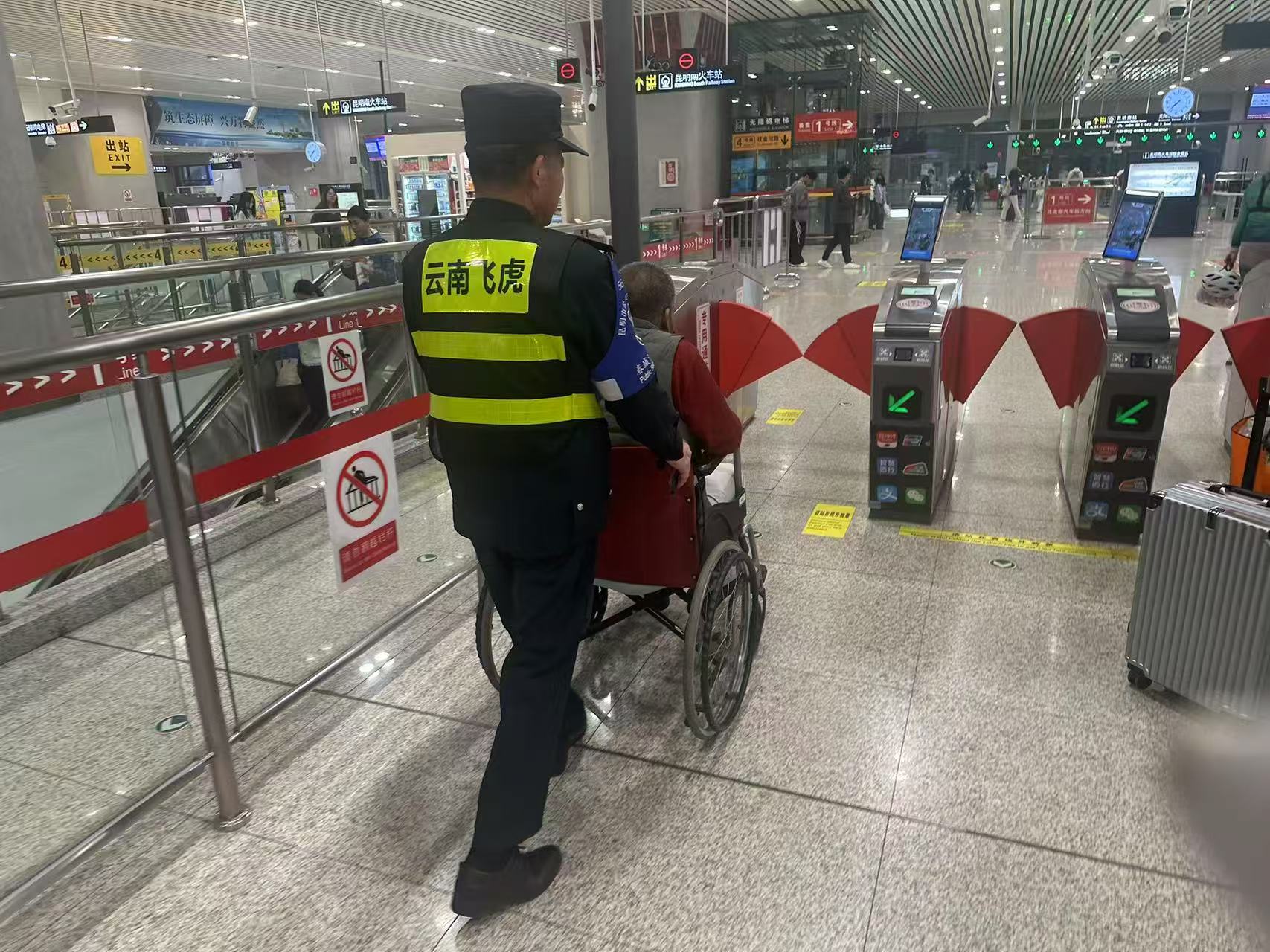 服务涵盖昆明无人机培训、昆明保安服务、昆明物业服务、昆明宠物医疗美容、昆明职业技能培训服务、昆明广告策划、昆明安防监控。