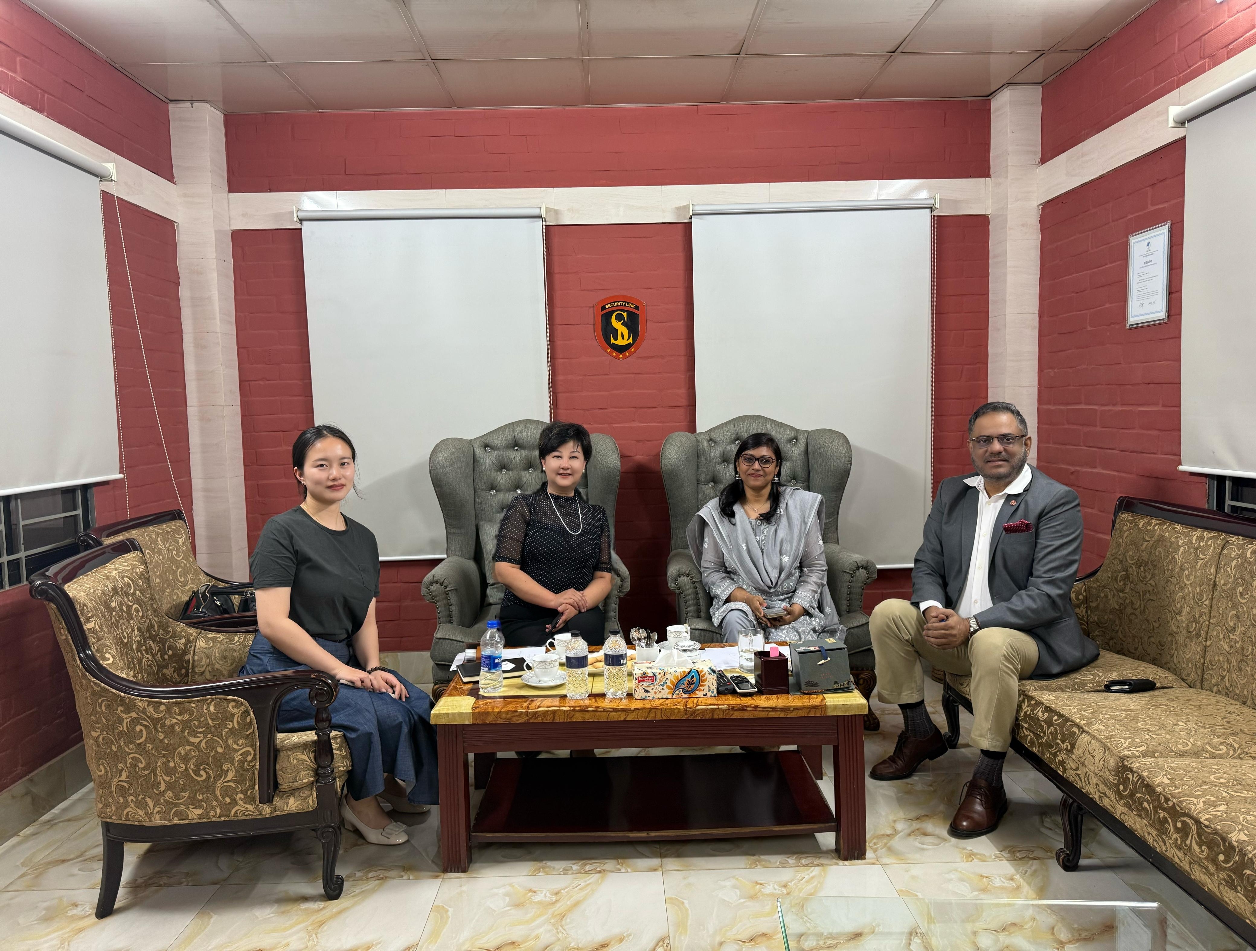 服务涵盖昆明无人机培训、昆明保安服务、昆明物业服务、昆明宠物医疗美容、昆明职业技能培训服务、昆明广告策划、昆明安防监控。