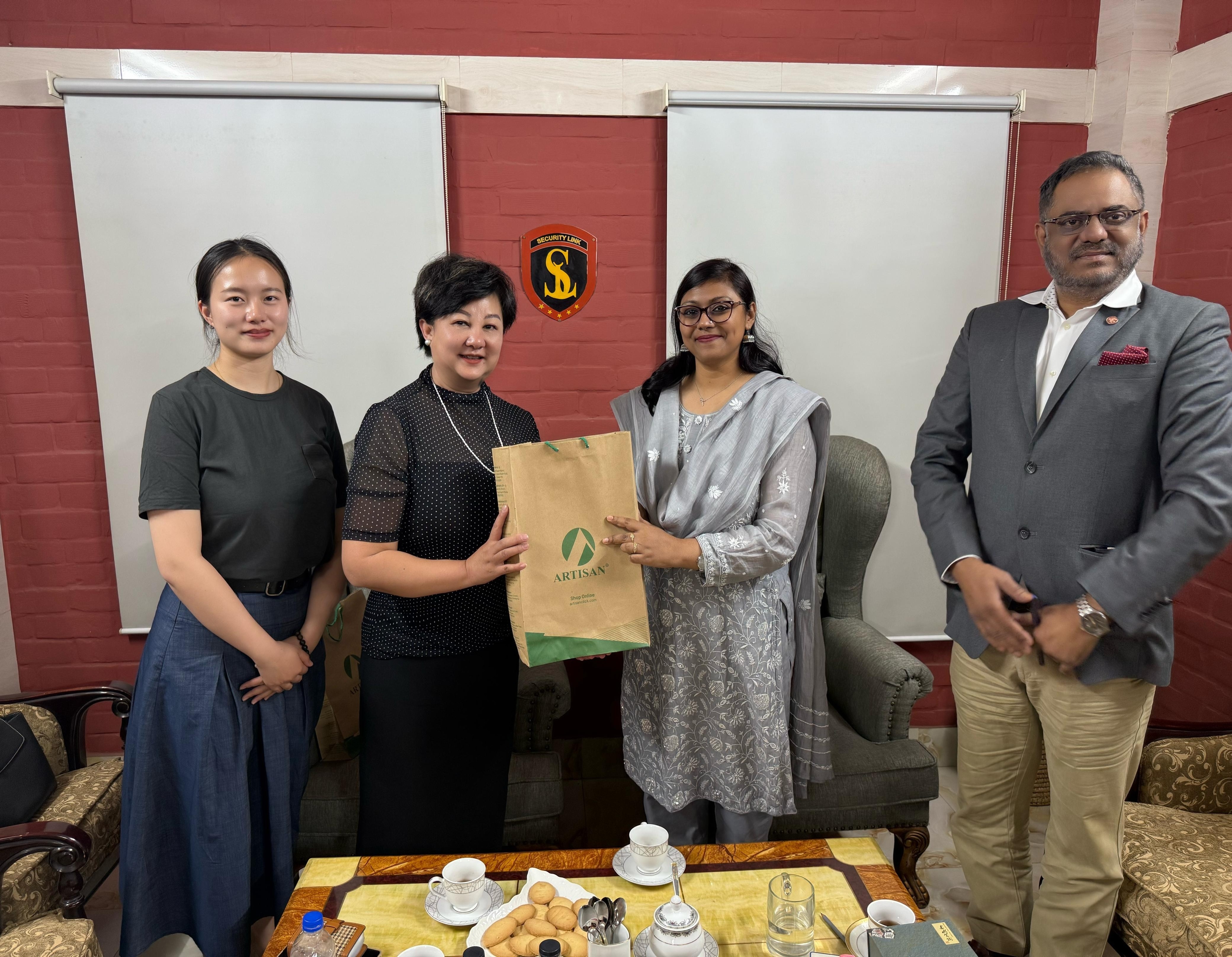 服务涵盖昆明无人机培训、昆明保安服务、昆明物业服务、昆明宠物医疗美容、昆明职业技能培训服务、昆明广告策划、昆明安防监控。