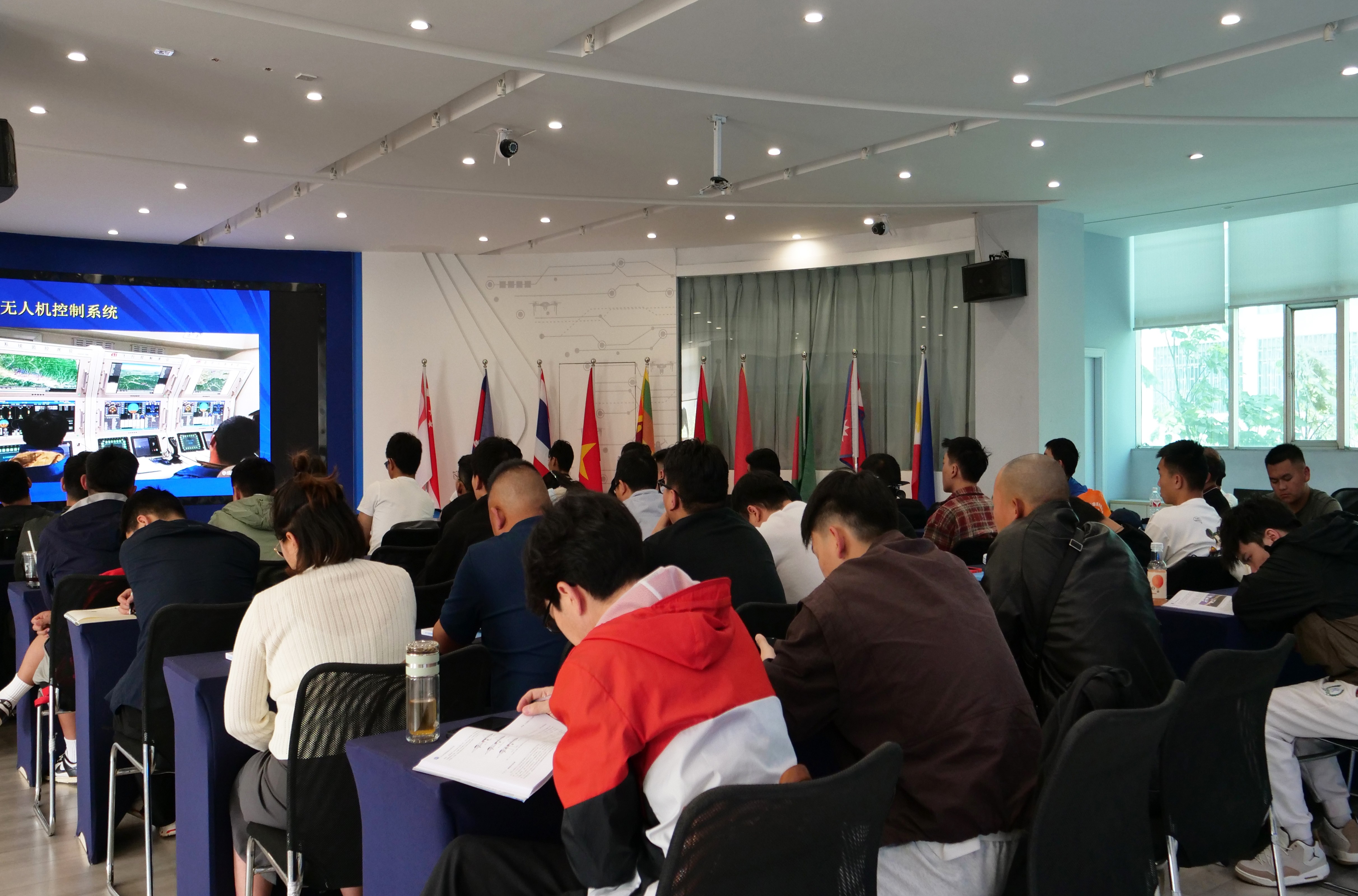 服务涵盖昆明无人机培训、昆明保安服务、昆明物业服务、昆明宠物医疗美容、昆明职业技能培训服务、昆明广告策划、昆明安防监控。