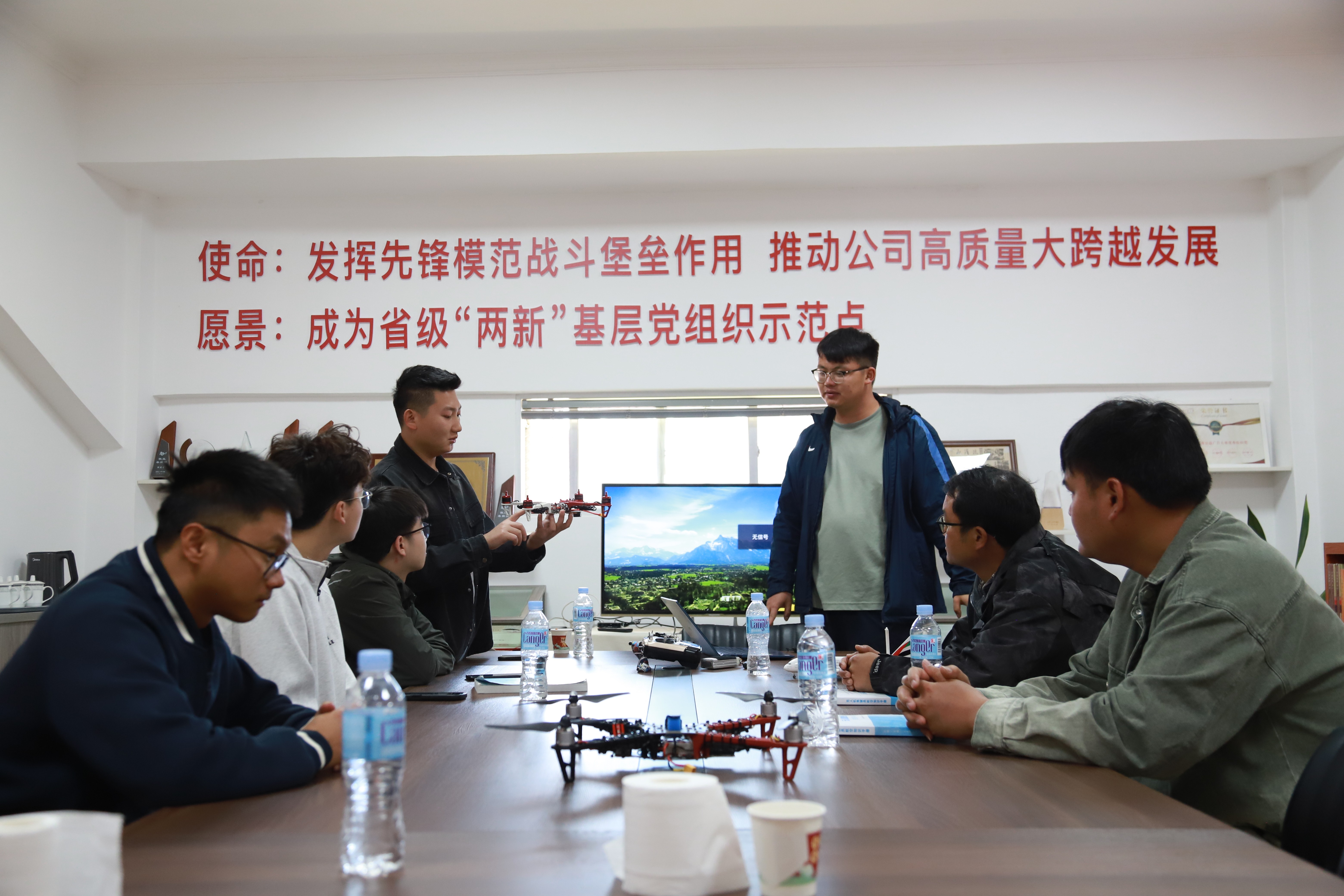 服务涵盖昆明无人机培训、昆明保安服务、昆明物业服务、昆明宠物医疗美容、昆明职业技能培训服务、昆明广告策划、昆明安防监控。