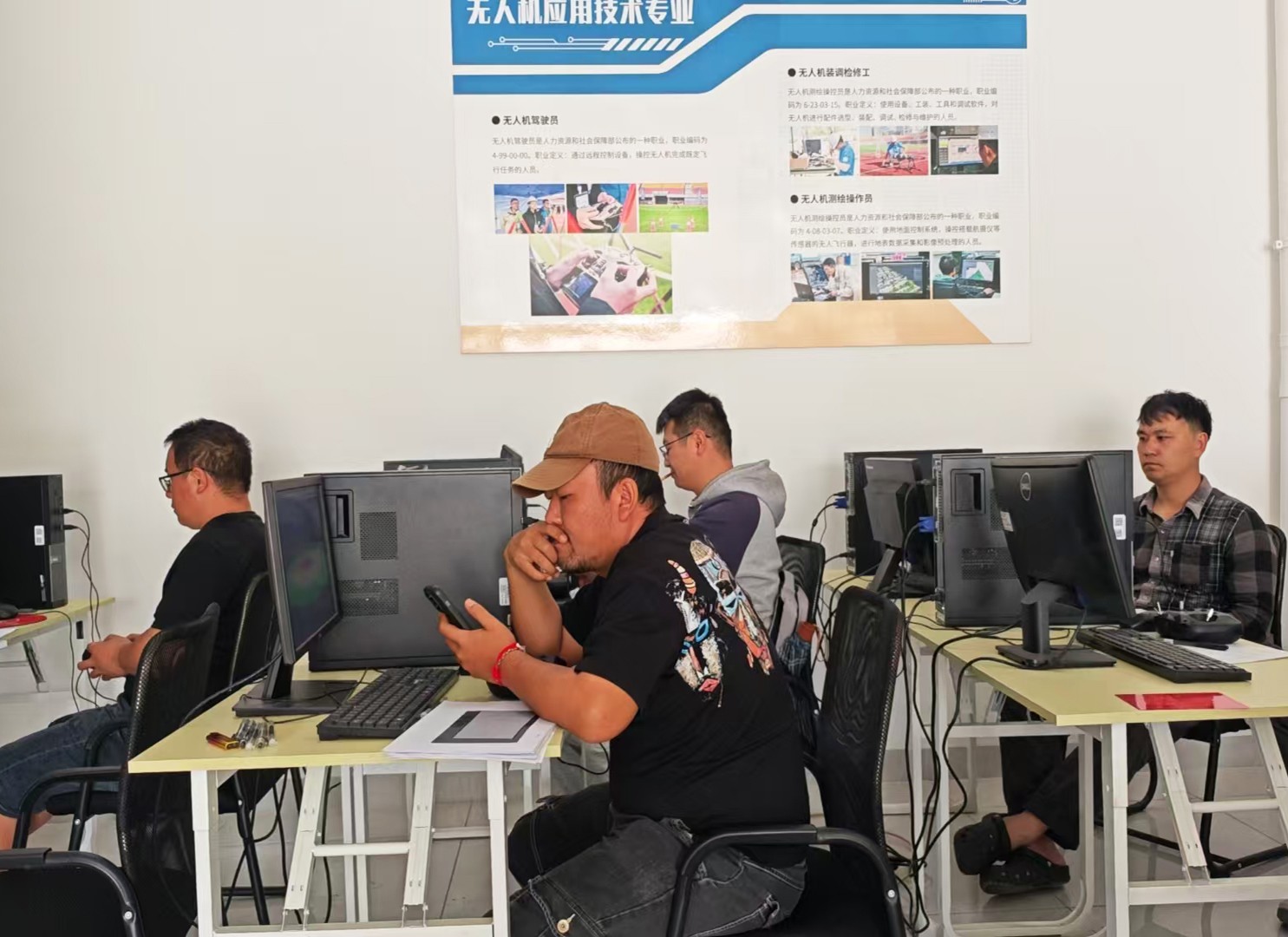 服务涵盖昆明无人机培训、昆明保安服务、昆明物业服务、昆明宠物医疗美容、昆明职业技能培训服务、昆明广告策划、昆明安防监控。