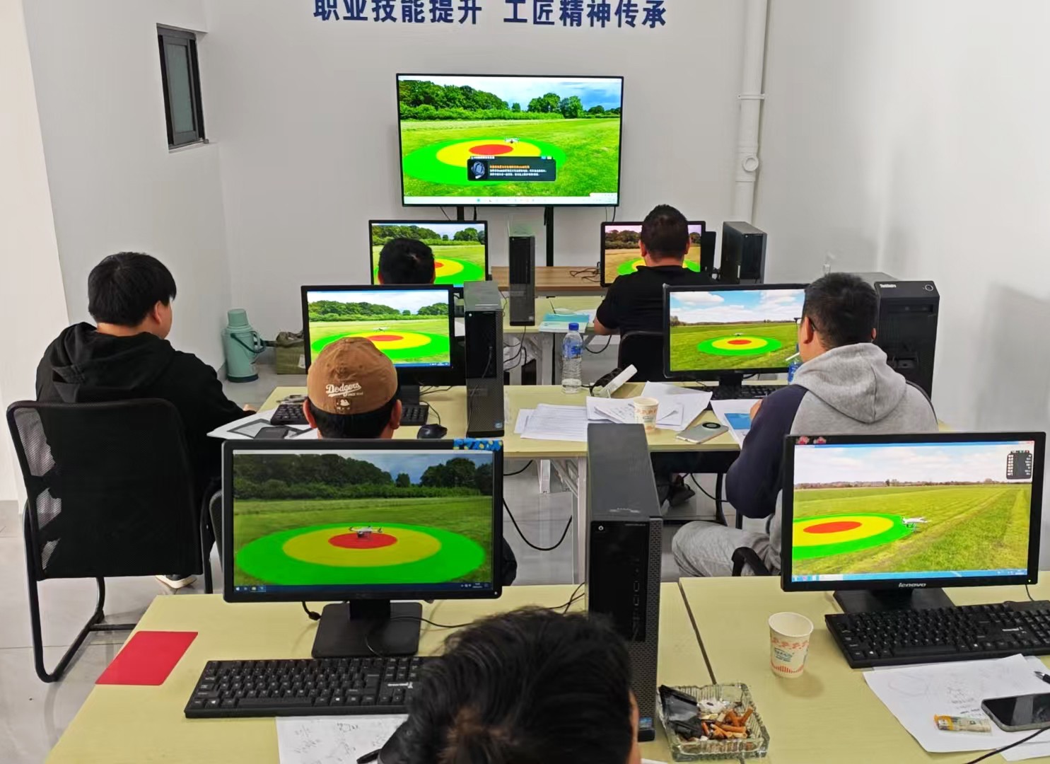 服务涵盖昆明无人机培训、昆明保安服务、昆明物业服务、昆明宠物医疗美容、昆明职业技能培训服务、昆明广告策划、昆明安防监控。