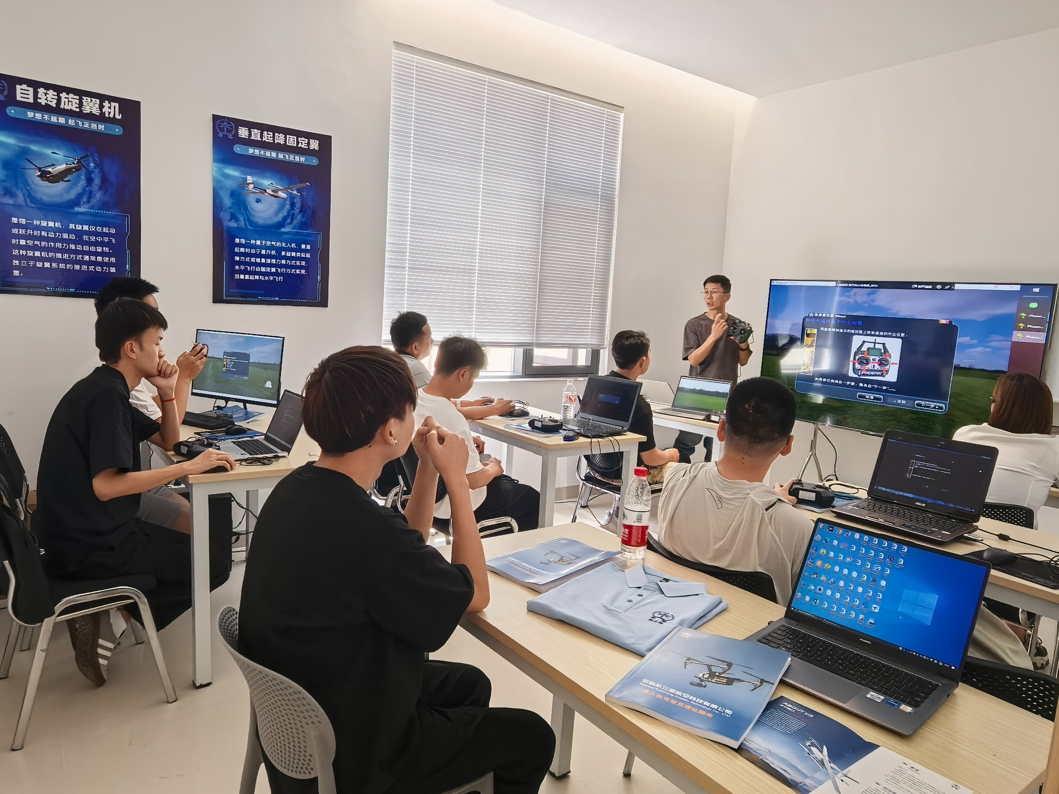 服务涵盖昆明无人机培训、昆明保安服务、昆明物业服务、昆明宠物医疗美容、昆明职业技能培训服务、昆明广告策划、昆明安防监控。