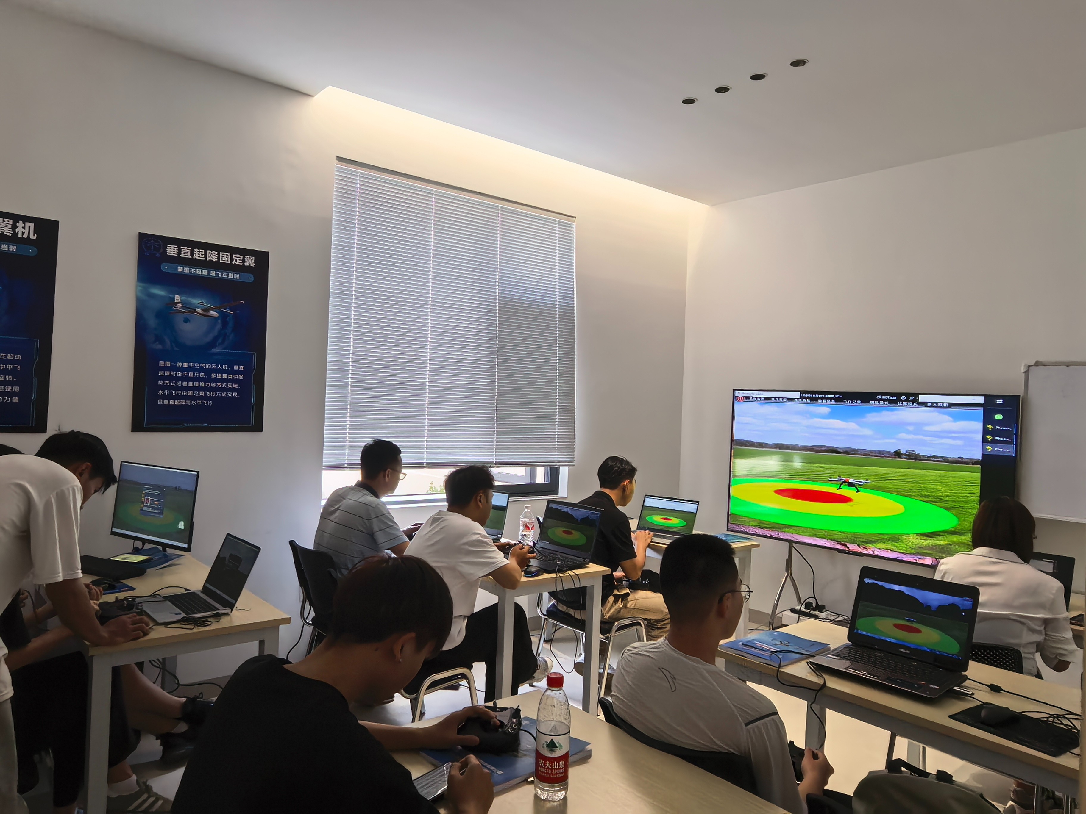 服务涵盖昆明无人机培训、昆明保安服务、昆明物业服务、昆明宠物医疗美容、昆明职业技能培训服务、昆明广告策划、昆明安防监控。