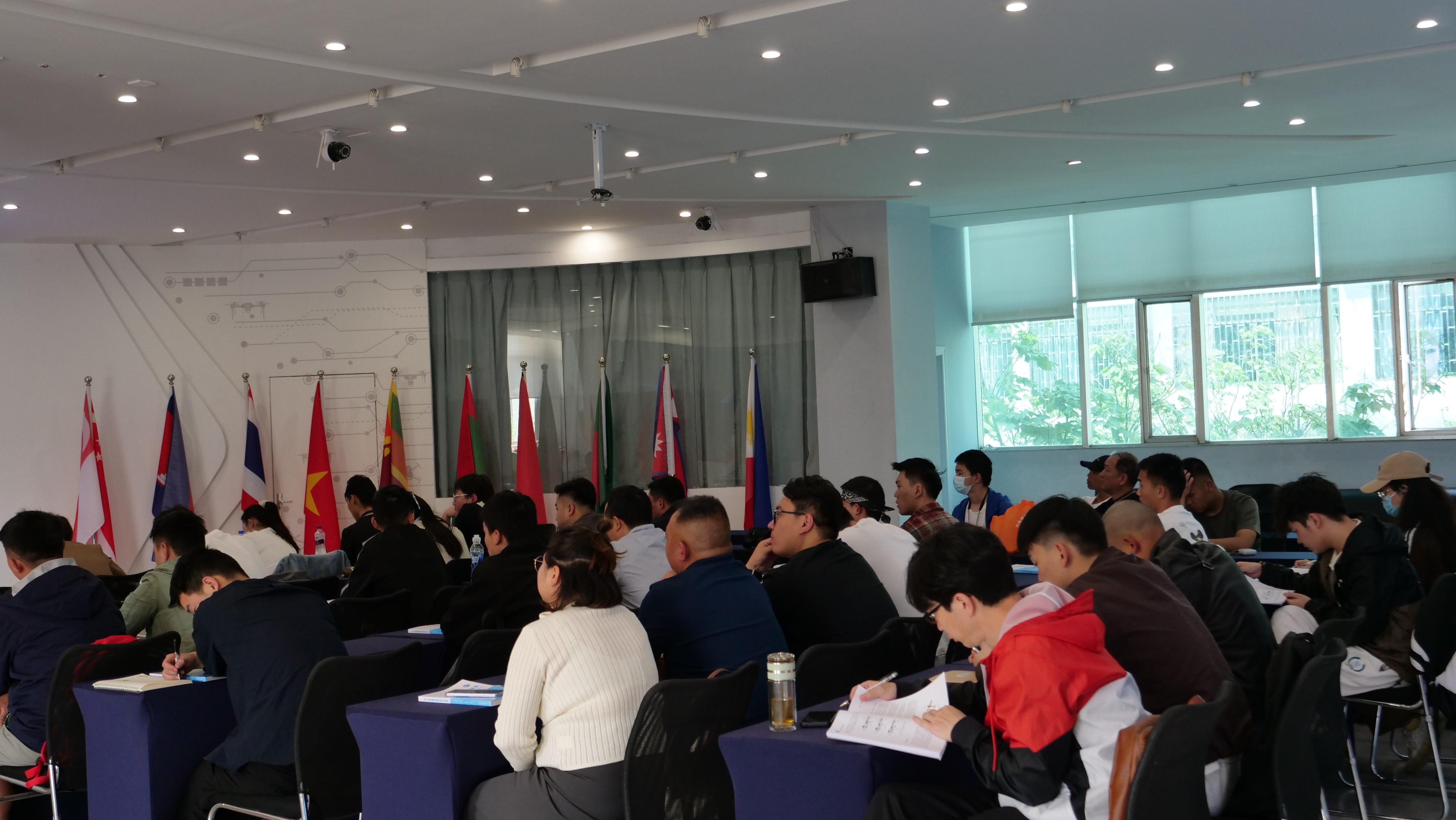 服务涵盖昆明无人机培训、昆明保安服务、昆明物业服务、昆明宠物医疗美容、昆明职业技能培训服务、昆明广告策划、昆明安防监控。