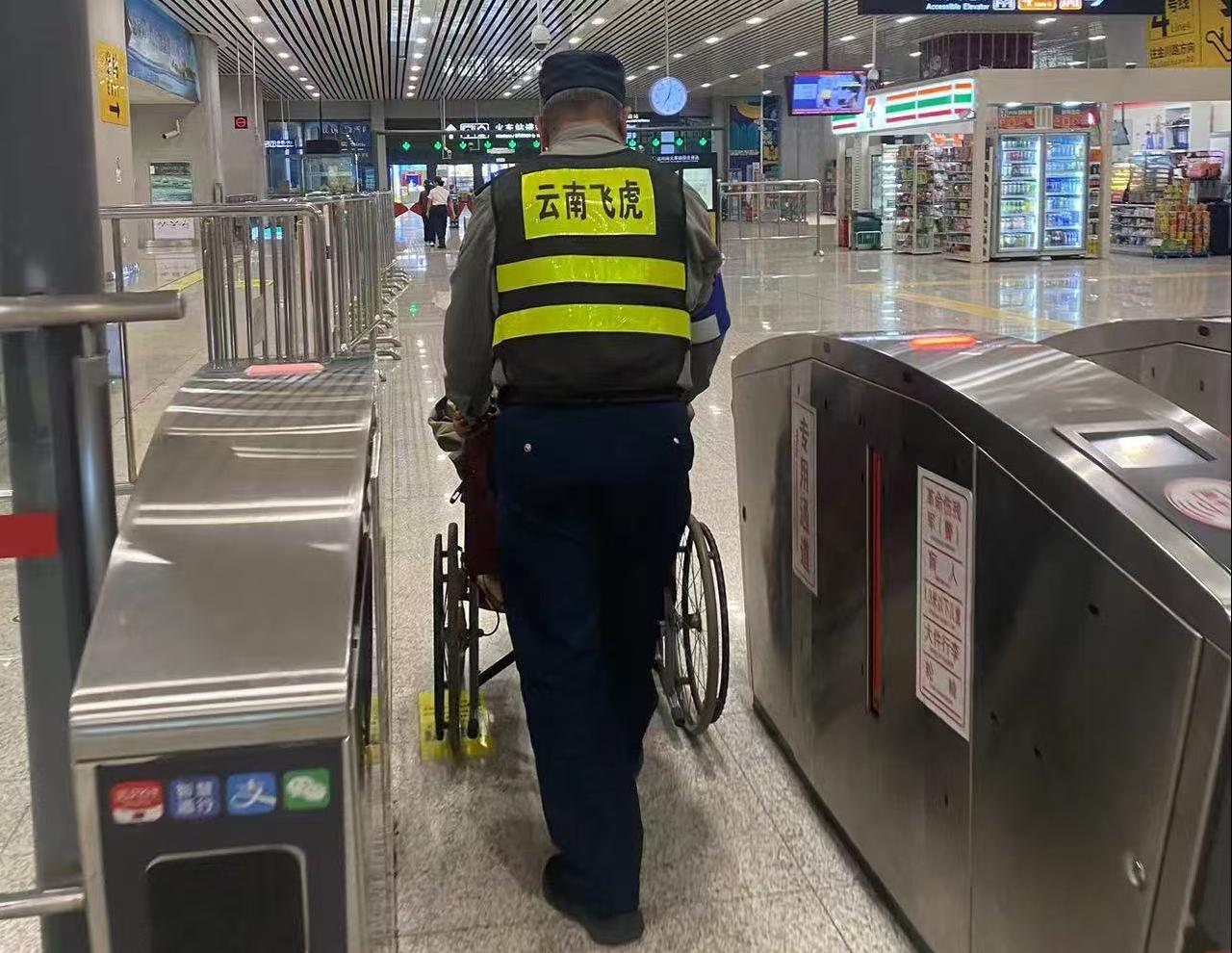 服务涵盖昆明无人机培训、昆明保安服务、昆明物业服务、昆明宠物医疗美容、昆明职业技能培训服务、昆明广告策划、昆明安防监控。