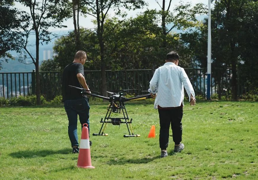 服务涵盖昆明无人机培训、昆明保安服务、昆明物业服务、昆明宠物医疗美容、昆明职业技能培训服务、昆明广告策划、昆明安防监控。