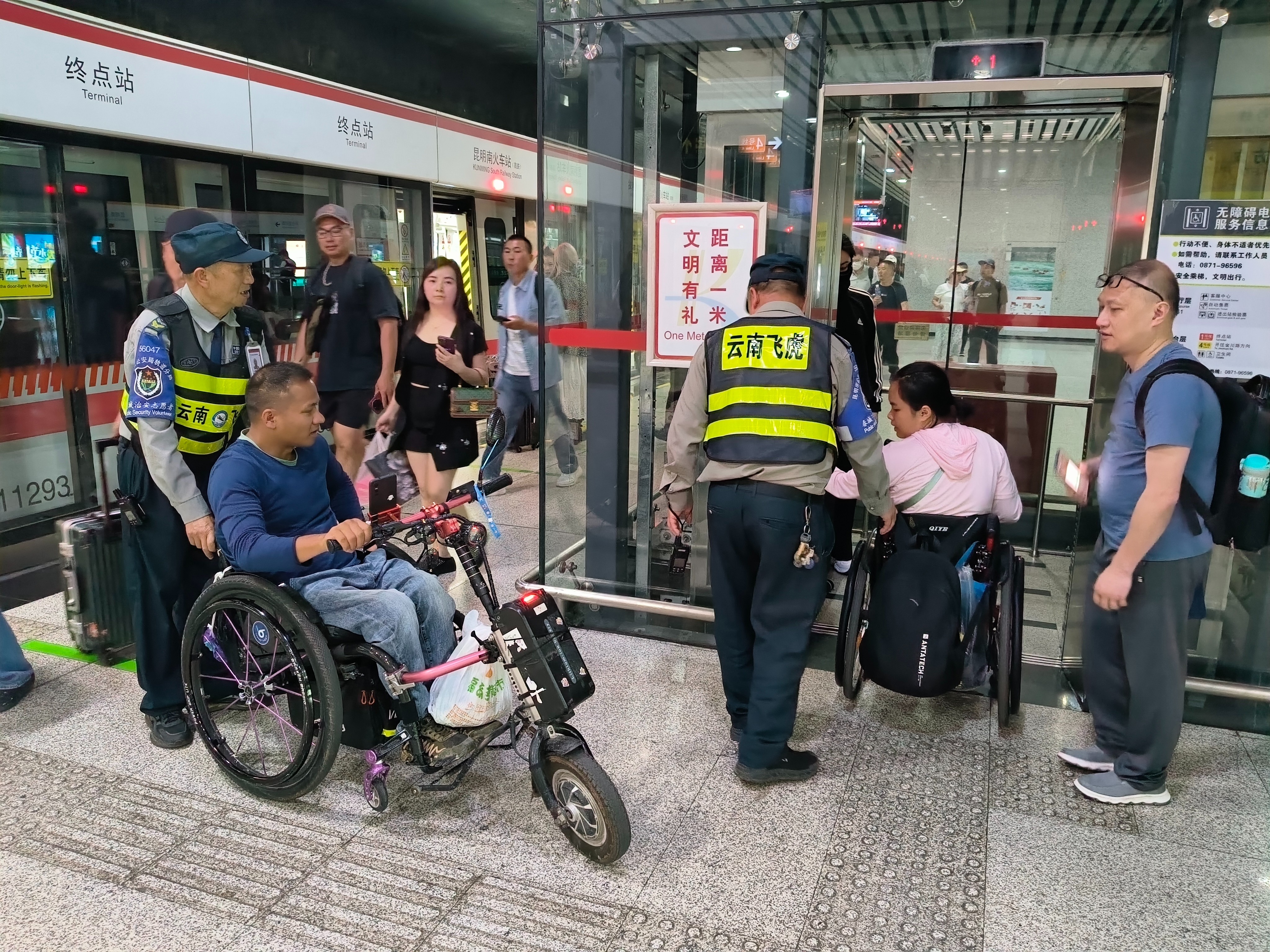 服务涵盖昆明无人机培训、昆明保安服务、昆明物业服务、昆明宠物医疗美容、昆明职业技能培训服务、昆明广告策划、昆明安防监控。