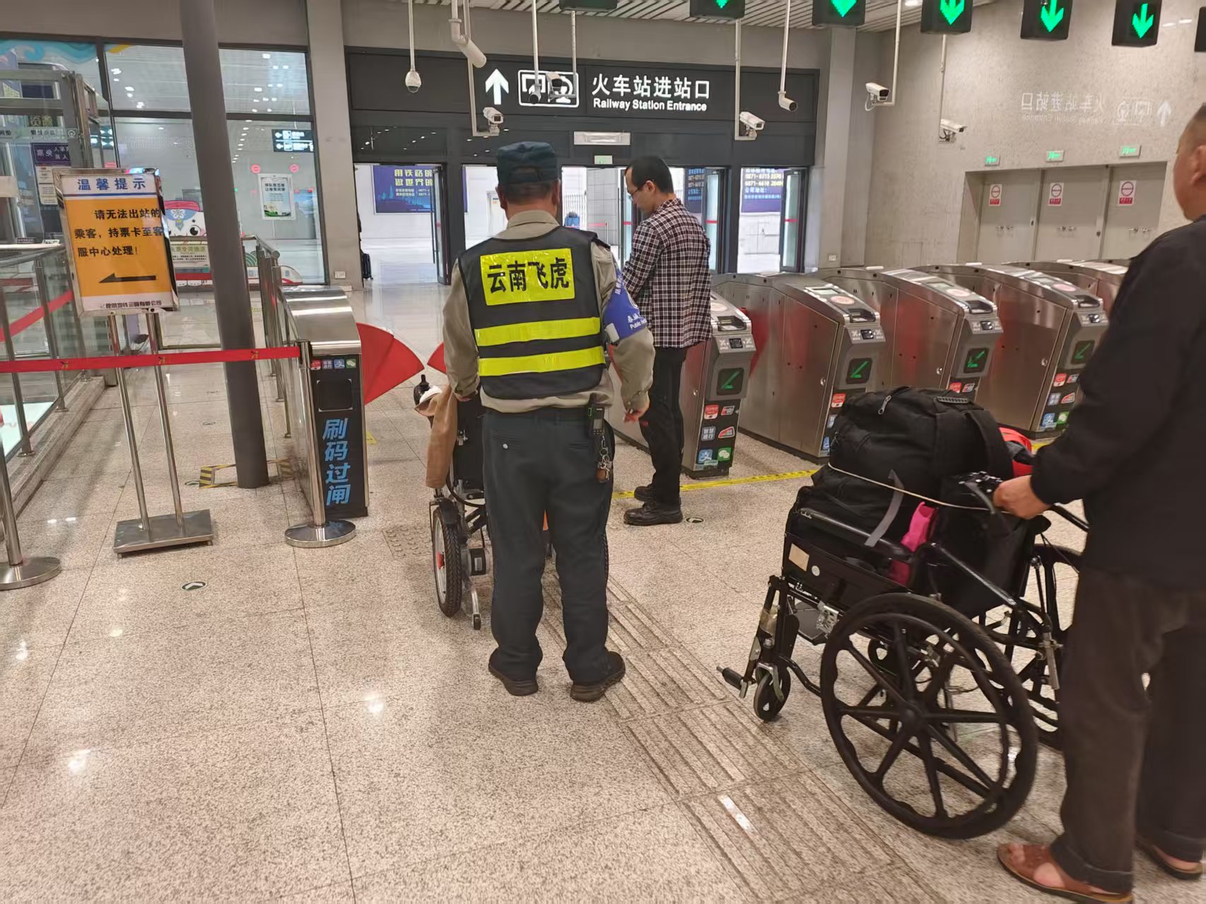 服务涵盖昆明无人机培训、昆明保安服务、昆明物业服务、昆明宠物医疗美容、昆明职业技能培训服务、昆明广告策划、昆明安防监控。