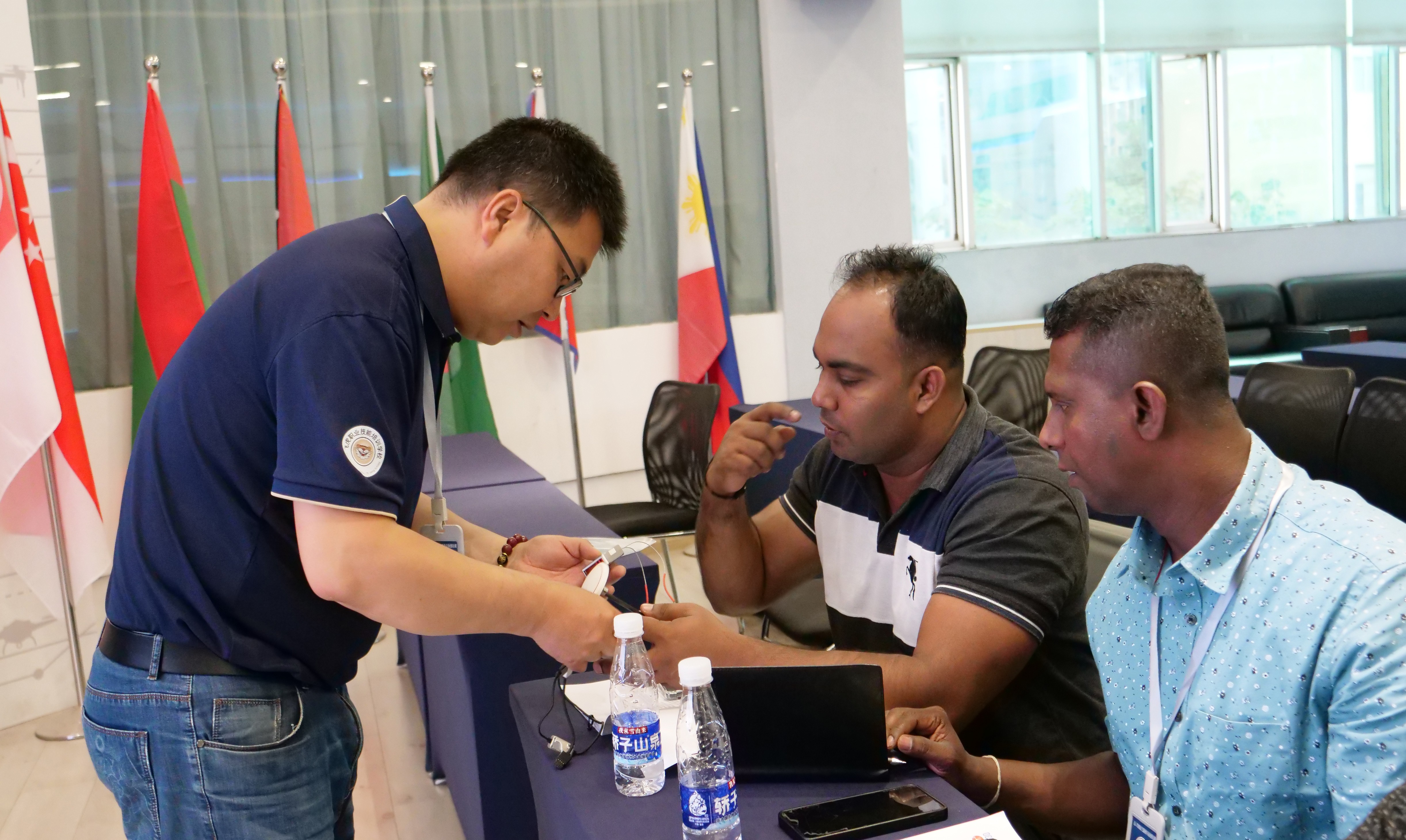 服务涵盖昆明无人机培训、昆明保安服务、昆明物业服务、昆明宠物医疗美容、昆明职业技能培训服务、昆明广告策划、昆明安防监控。