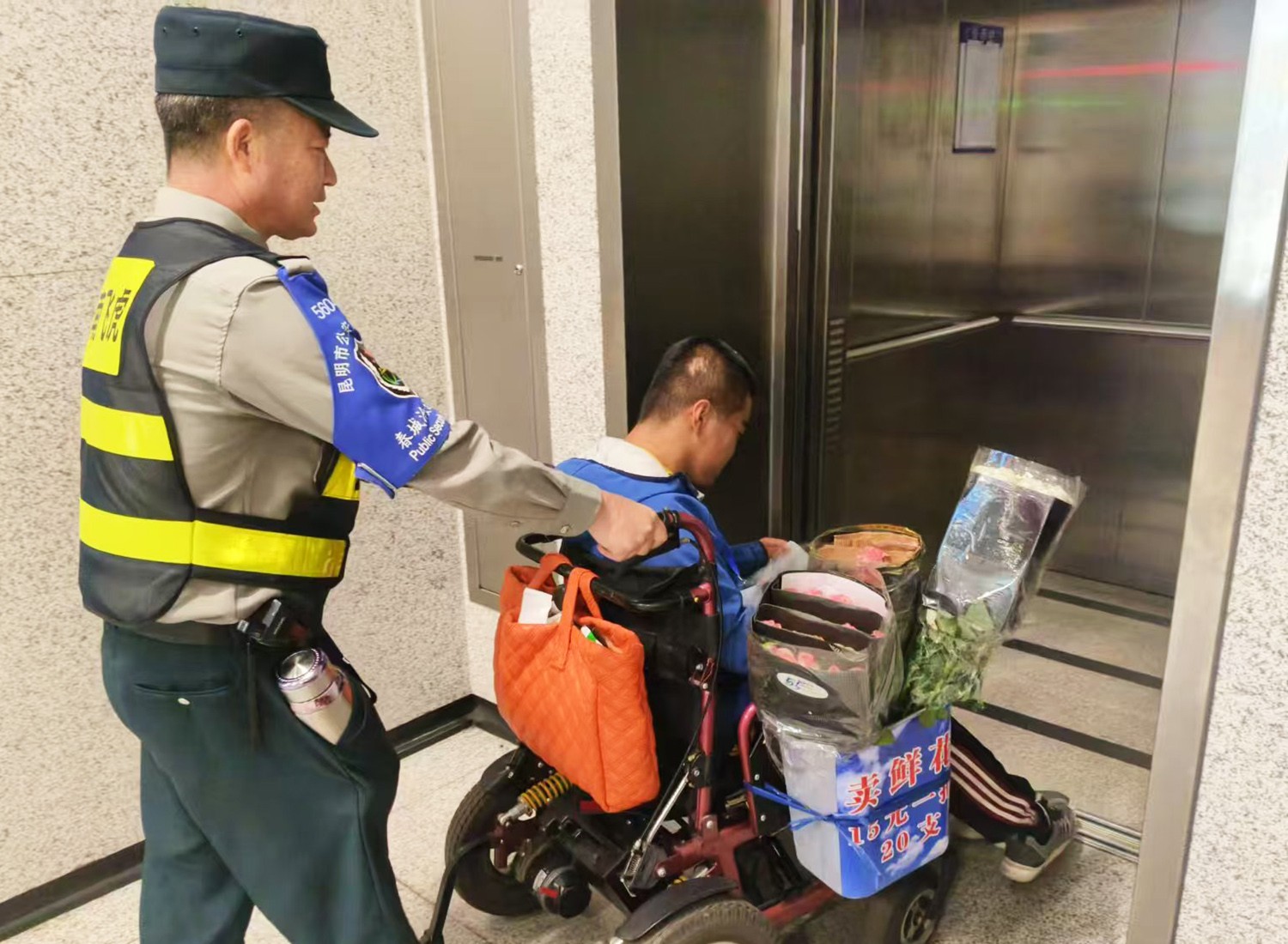 服务涵盖昆明无人机培训、昆明保安服务、昆明物业服务、昆明宠物医疗美容、昆明职业技能培训服务、昆明广告策划、昆明安防监控。