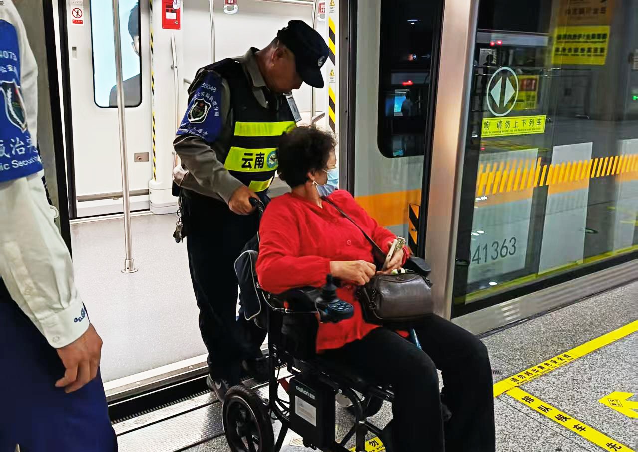 服务涵盖昆明无人机培训、昆明保安服务、昆明物业服务、昆明宠物医疗美容、昆明职业技能培训服务、昆明广告策划、昆明安防监控。