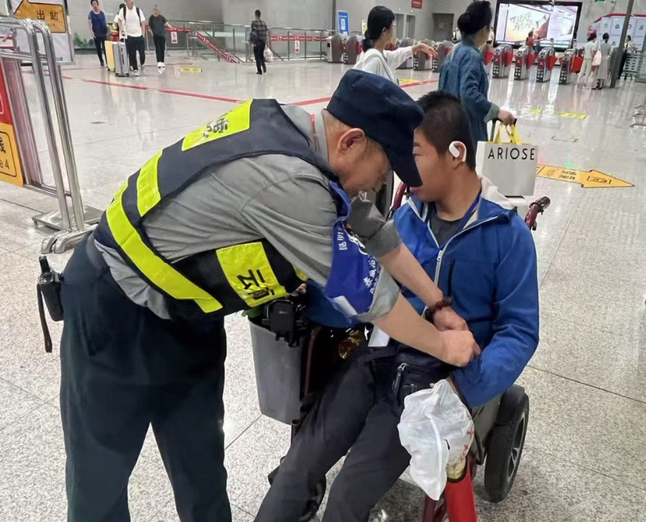 服务涵盖昆明无人机培训、昆明保安服务、昆明物业服务、昆明宠物医疗美容、昆明职业技能培训服务、昆明广告策划、昆明安防监控。