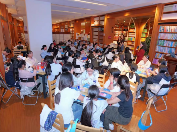 服务涵盖昆明无人机培训、昆明保安服务、昆明物业服务、昆明宠物医疗美容、昆明职业技能培训服务、昆明广告策划、昆明安防监控。