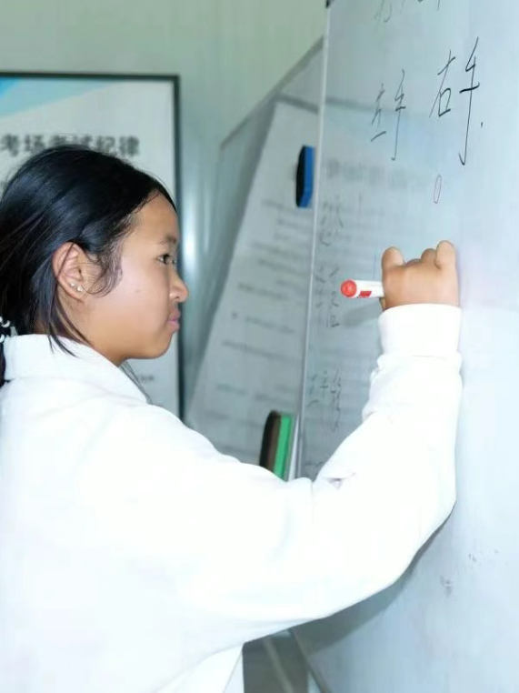 服务涵盖昆明无人机培训、昆明保安服务、昆明物业服务、昆明宠物医疗美容、昆明职业技能培训服务、昆明广告策划、昆明安防监控。