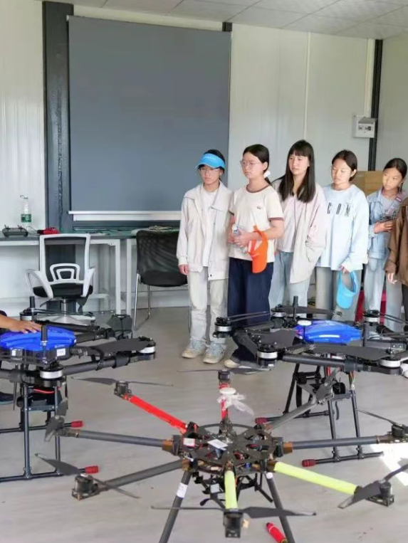 服务涵盖昆明无人机培训、昆明保安服务、昆明物业服务、昆明宠物医疗美容、昆明职业技能培训服务、昆明广告策划、昆明安防监控。