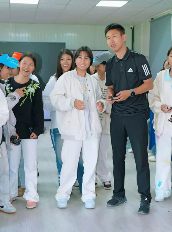 服务涵盖昆明无人机培训、昆明保安服务、昆明物业服务、昆明宠物医疗美容、昆明职业技能培训服务、昆明广告策划、昆明安防监控。