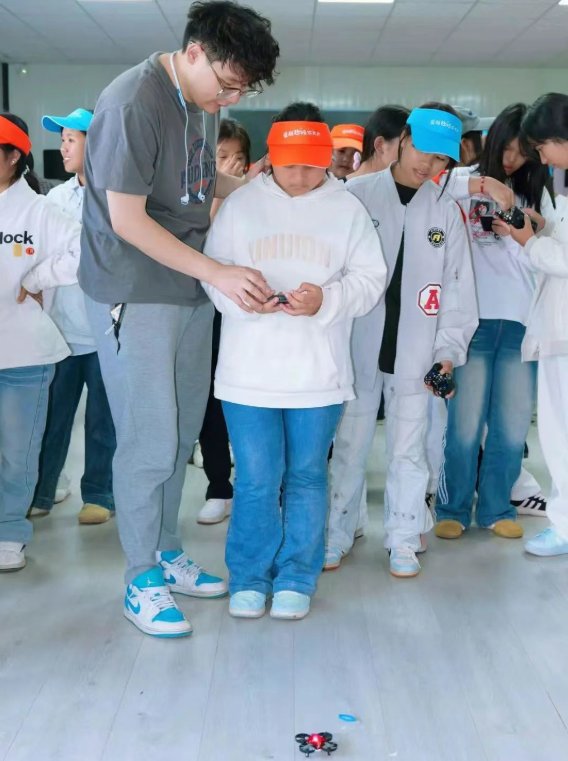 服务涵盖昆明无人机培训、昆明保安服务、昆明物业服务、昆明宠物医疗美容、昆明职业技能培训服务、昆明广告策划、昆明安防监控。