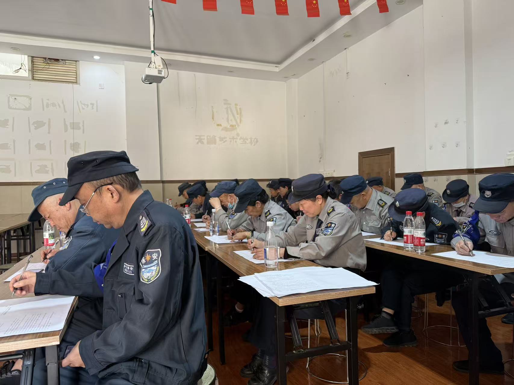 服务涵盖昆明无人机培训、昆明保安服务、昆明物业服务、昆明宠物医疗美容、昆明职业技能培训服务、昆明广告策划、昆明安防监控。